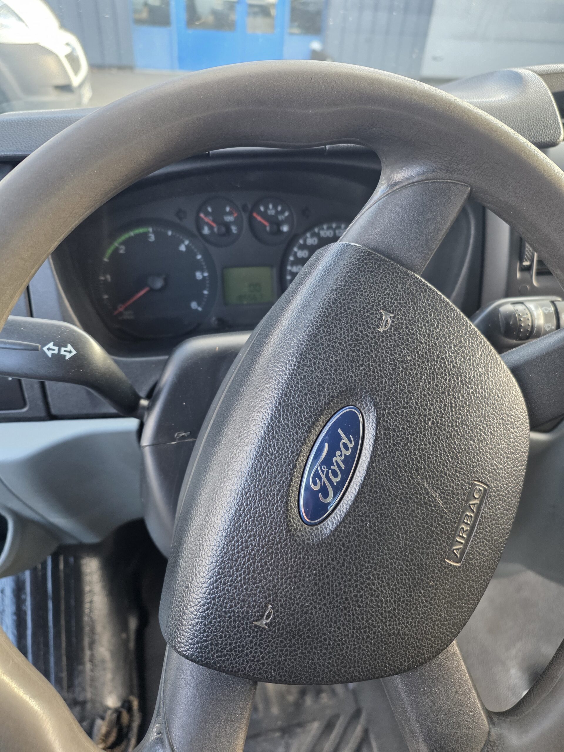 
								FORD TRANSIT DOUBLE CABINE 7 PLACES 2.4 TDCI 115CV plein									