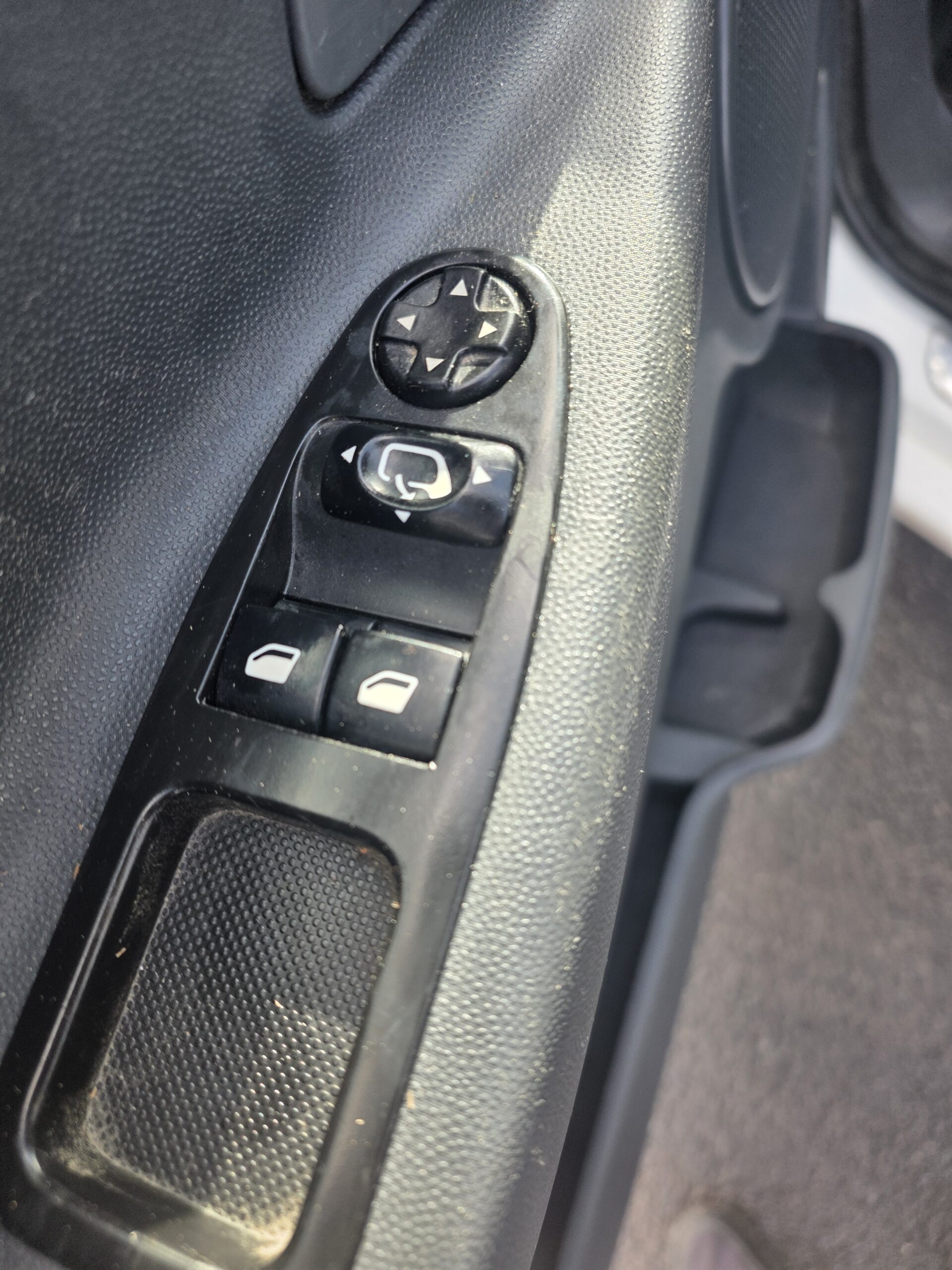 
								PEUGEOT EXPERT 2L HDI 128CV L1H1 10/2015 plein									