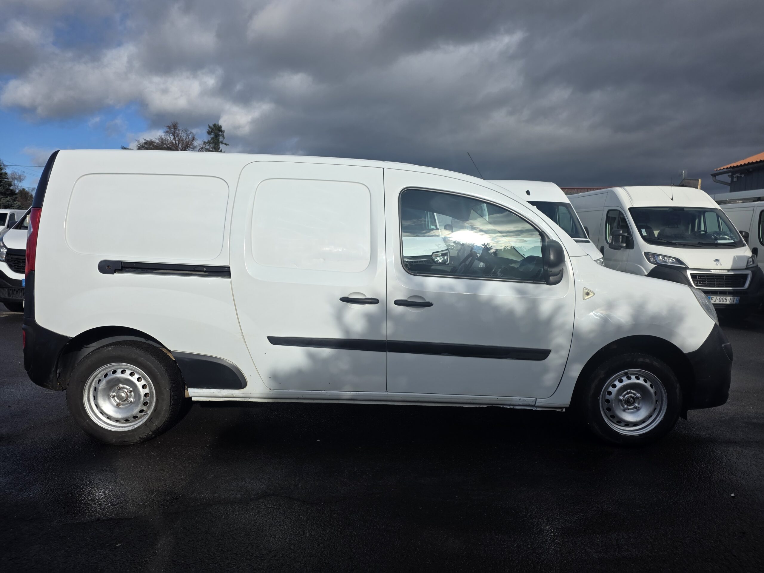 
								RENAULT  KANGOO MAXI 1.5 DCI 90CV plein									