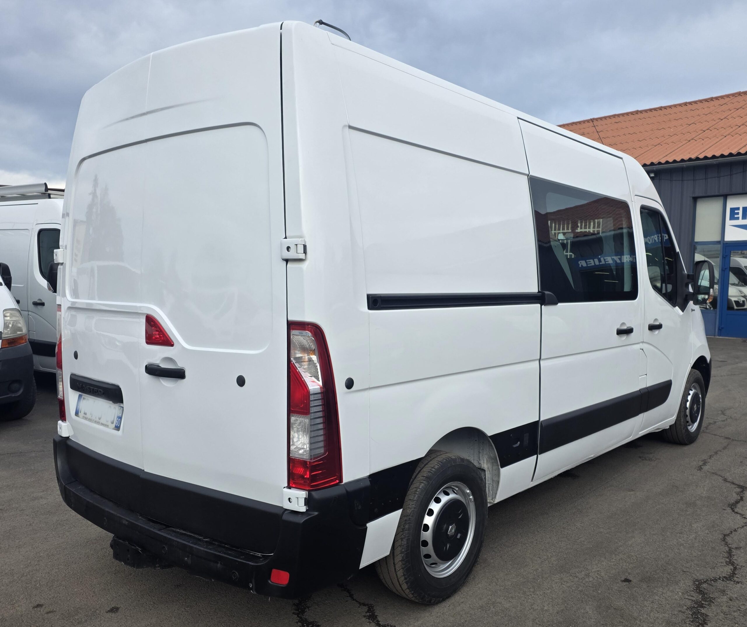 
								RENAULT MASTER L2H2 110CV 7 PLACES GRUAU aménagé atelier plein									