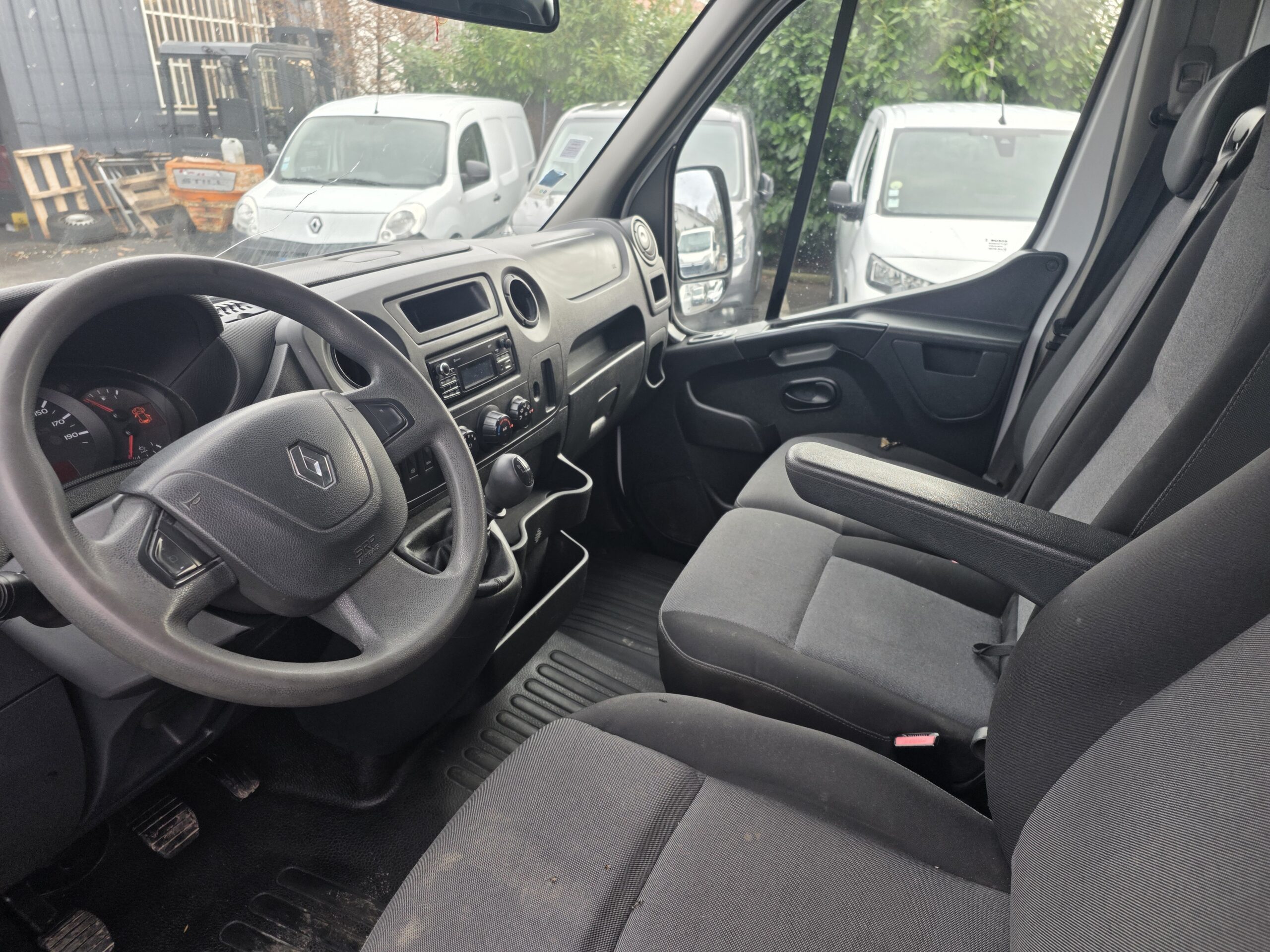 
								RENAULT MASTER L2H2 110CV 7 PLACES GRUAU aménagé atelier plein									