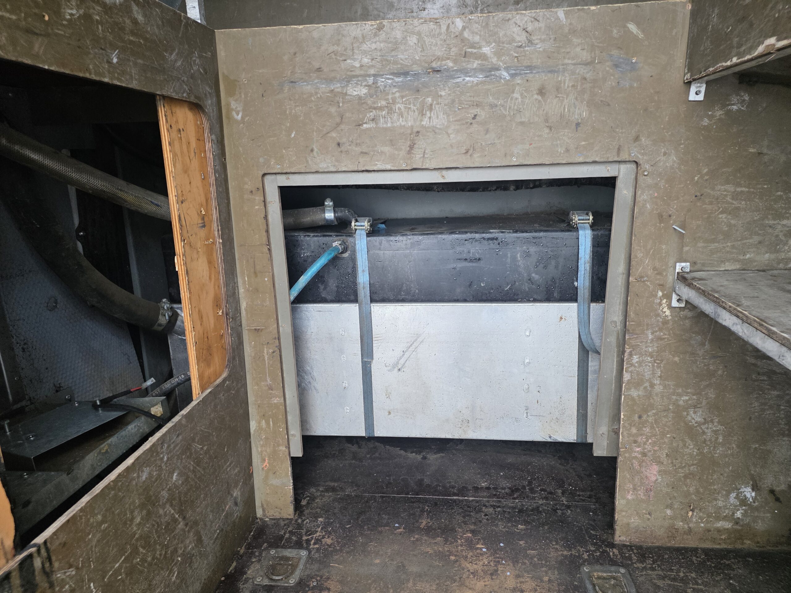 
								RENAULT MASTER L2H2 110CV 7 PLACES GRUAU aménagé atelier plein									