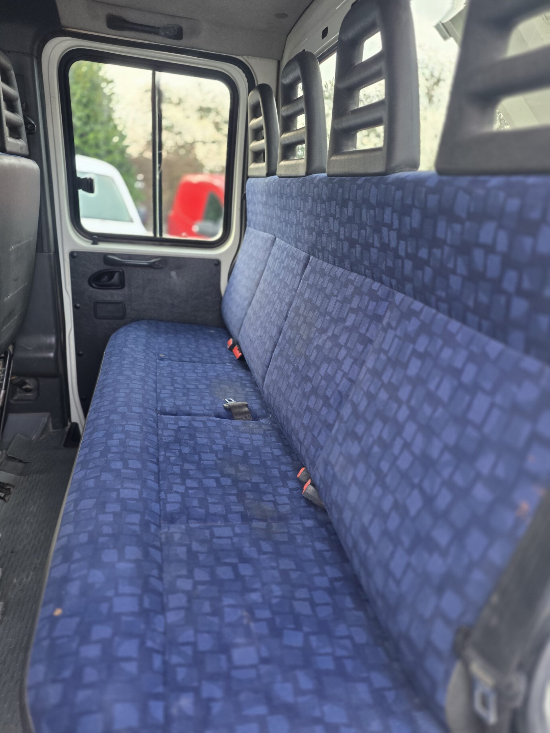 
								IVECO 35C13 DOUBLE CABINE BENNE 1ère MAIN plein									