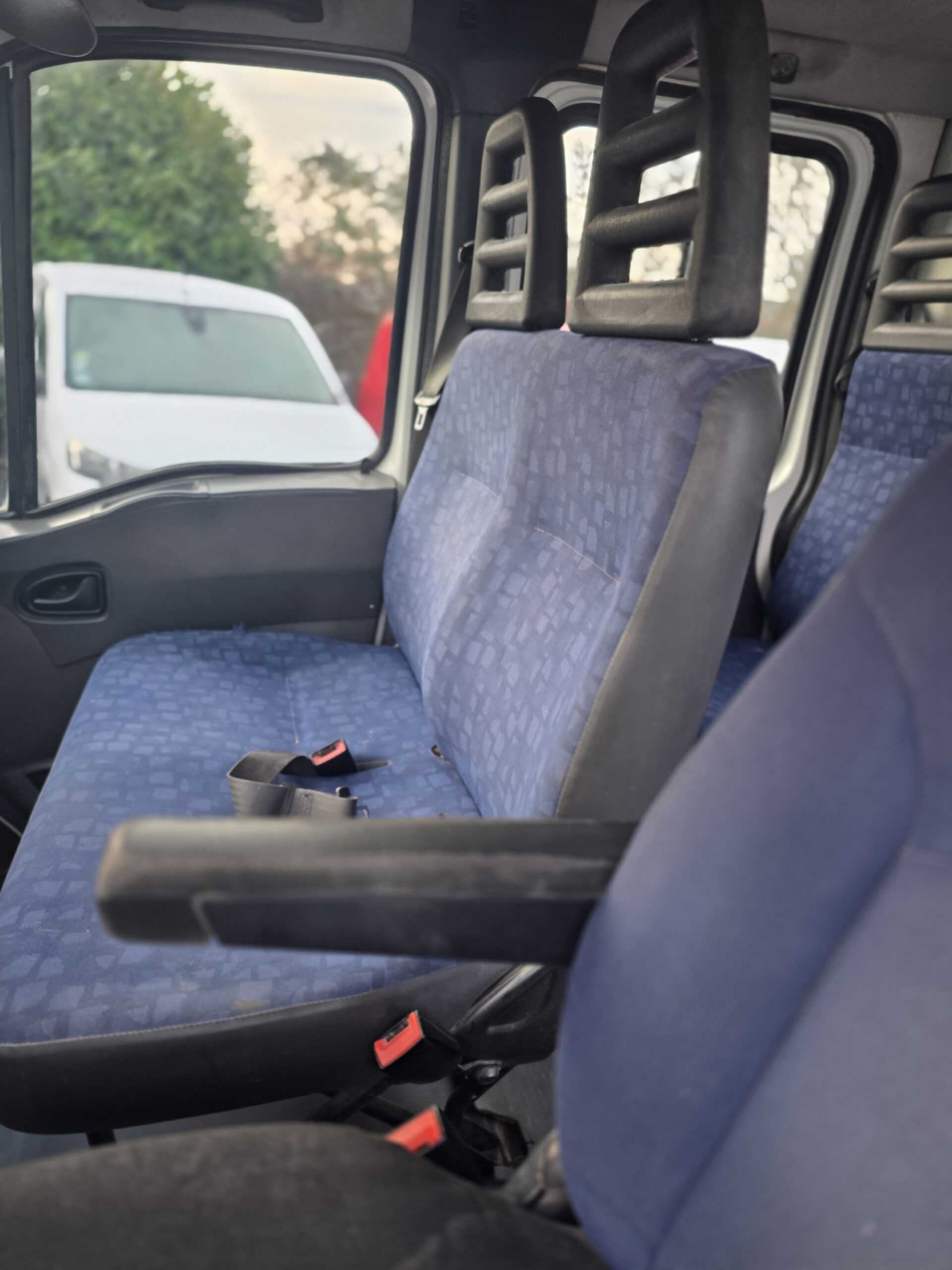 
								IVECO 35C13 DOUBLE CABINE BENNE 1ère MAIN plein									