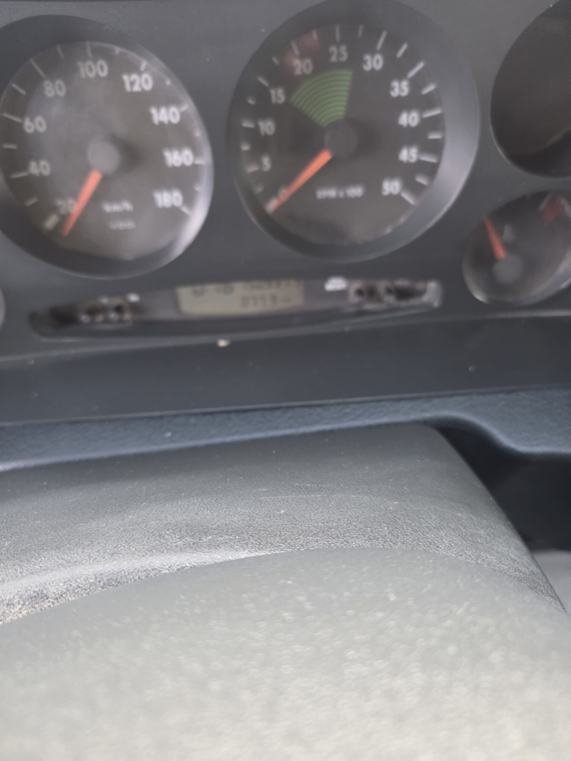 
								IVECO 35C13 DOUBLE CABINE BENNE 1ère MAIN plein									