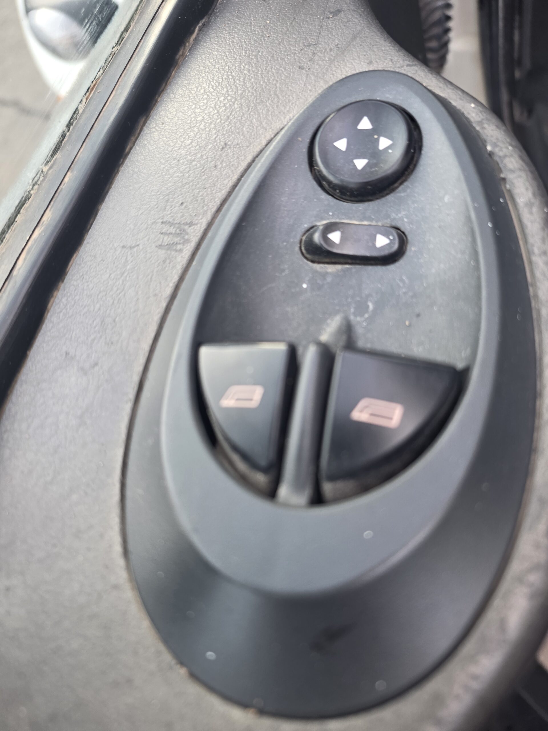 
								IVECO 35C13 DOUBLE CABINE BENNE 1ère MAIN plein									