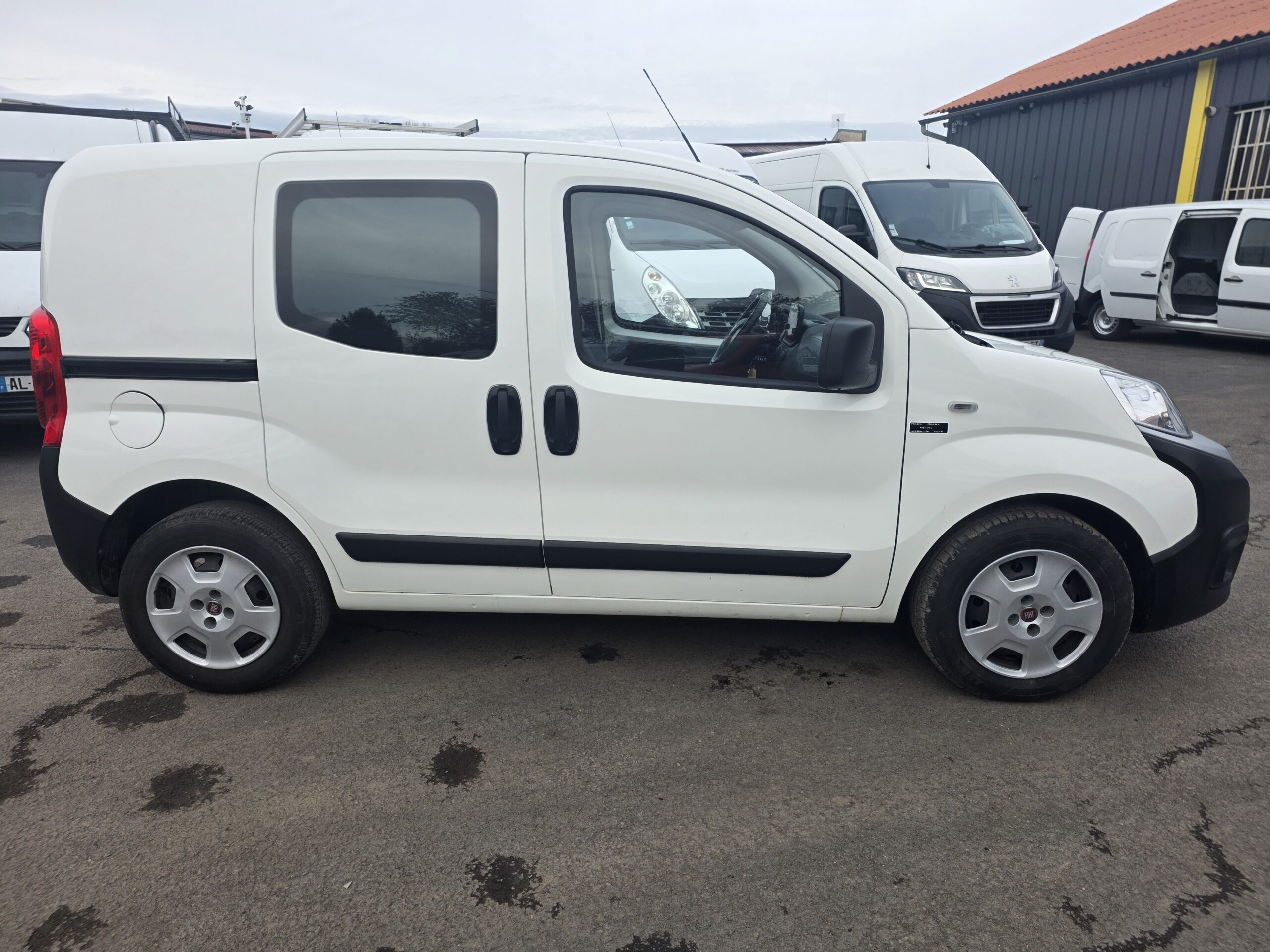 
								FIAT FIORINO 1.3 JTD 80CV GARANTIE CONSTRUCTEUR 11/2026 plein									