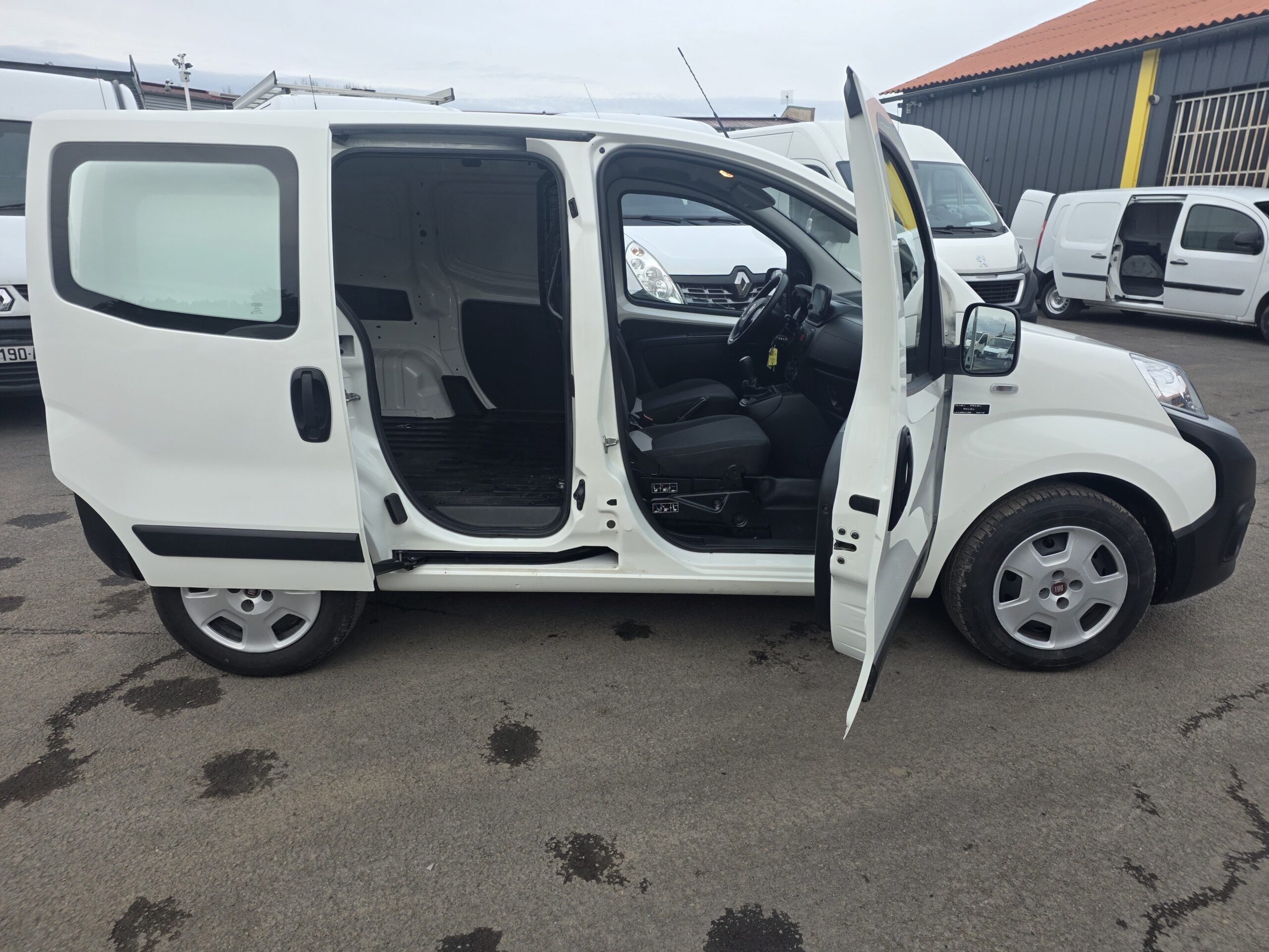 
								FIAT FIORINO 1.3 JTD 80CV GARANTIE CONSTRUCTEUR 11/2026 plein									