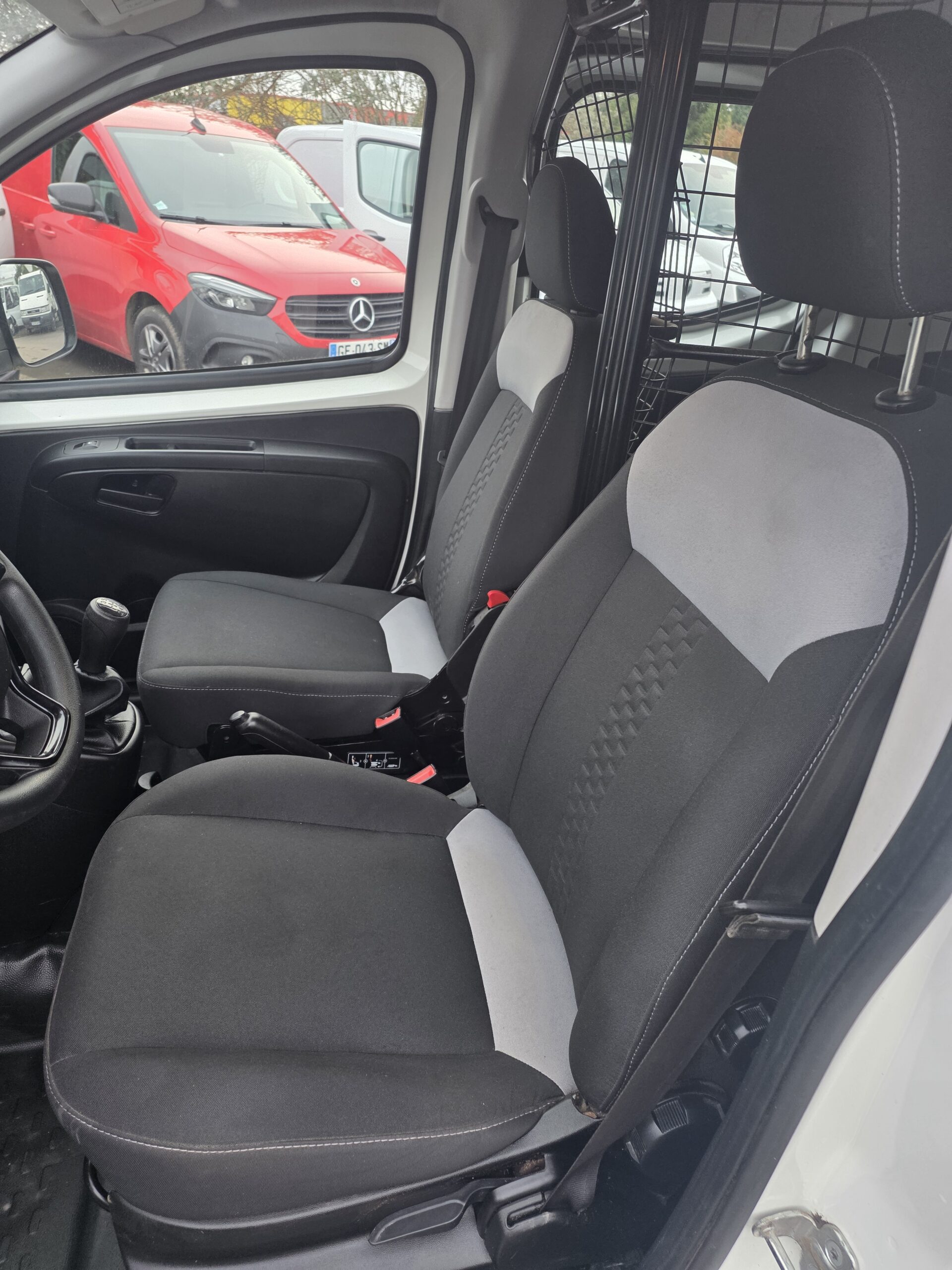 
								FIAT FIORINO 1.3 JTD 80CV GARANTIE CONSTRUCTEUR 11/2026 plein									