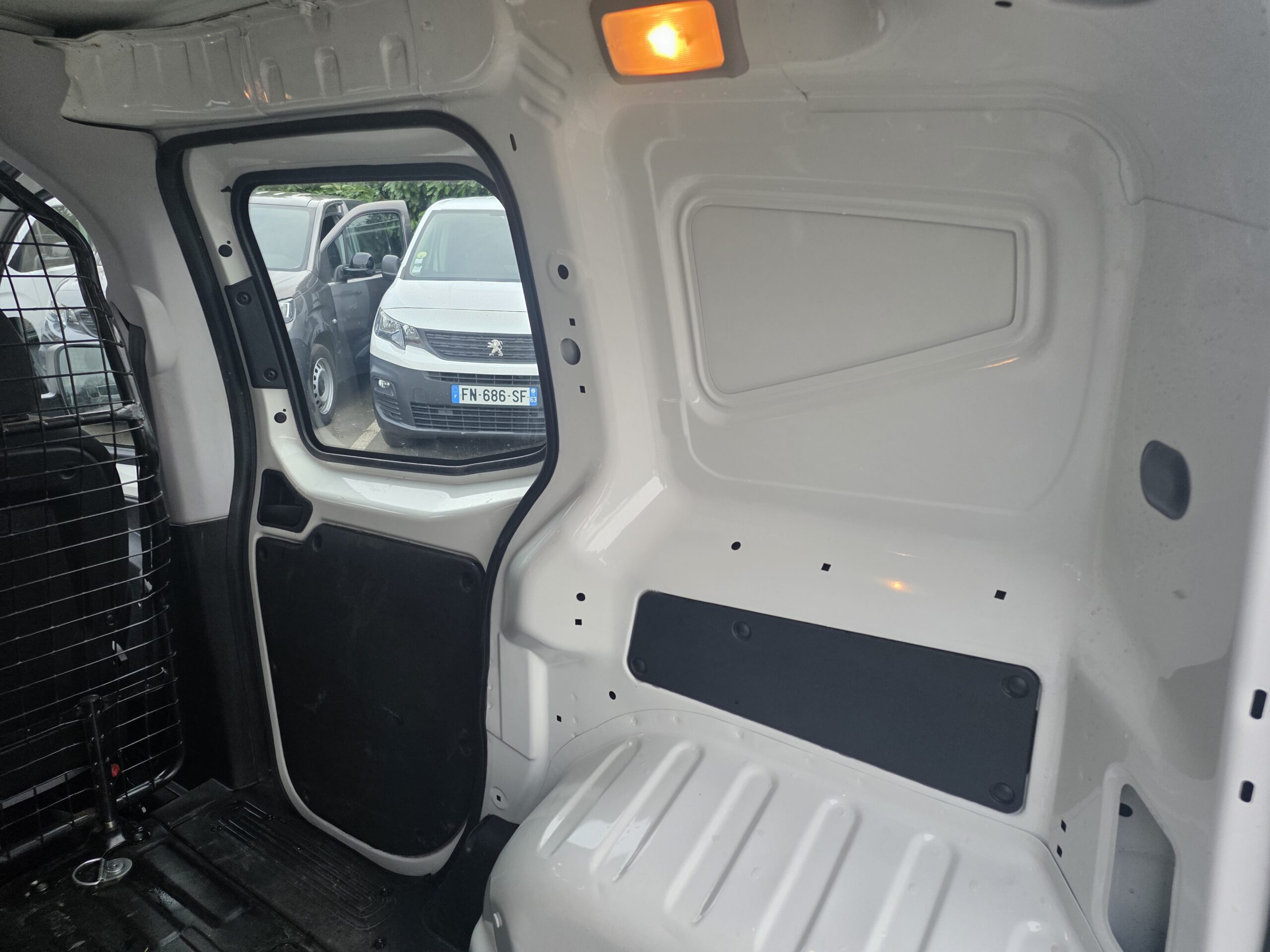 
								FIAT FIORINO 1.3 JTD 80CV GARANTIE CONSTRUCTEUR 11/2026 plein									