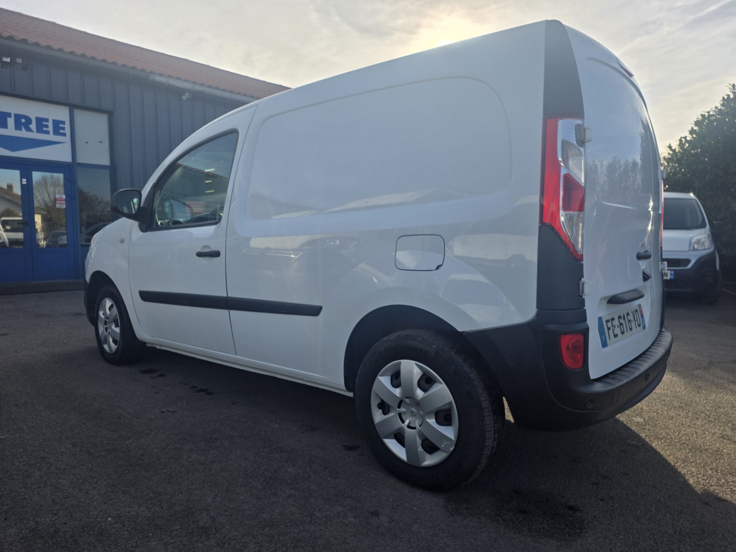 
								RENAULT KANGOO 1.5DCI 110 CV BOITE AUTOMATIQUE plein									