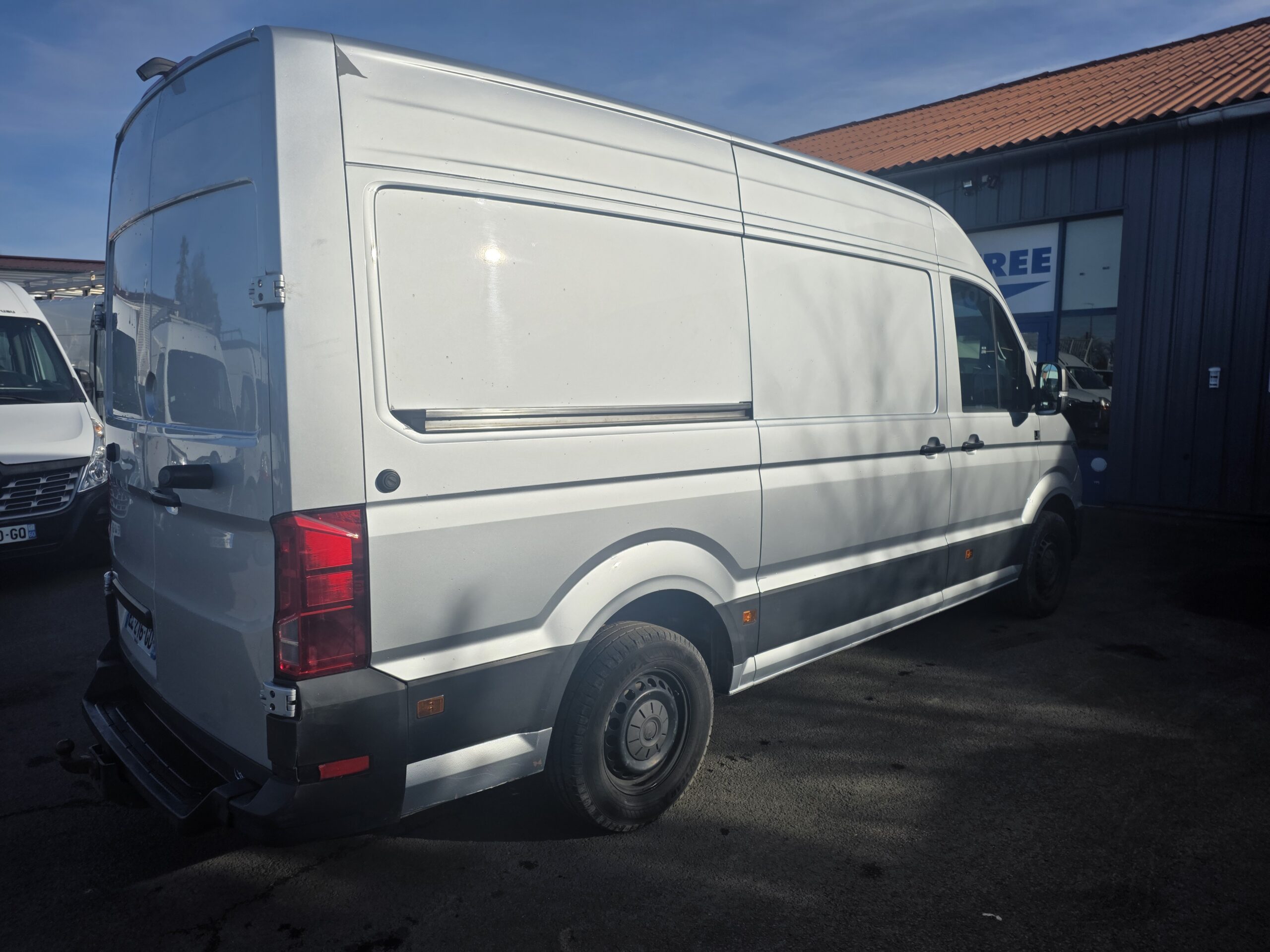 
								VOLKSWAGEN CRAFTER 2.0 140CV L3H3 BUSINESS LINE plein									