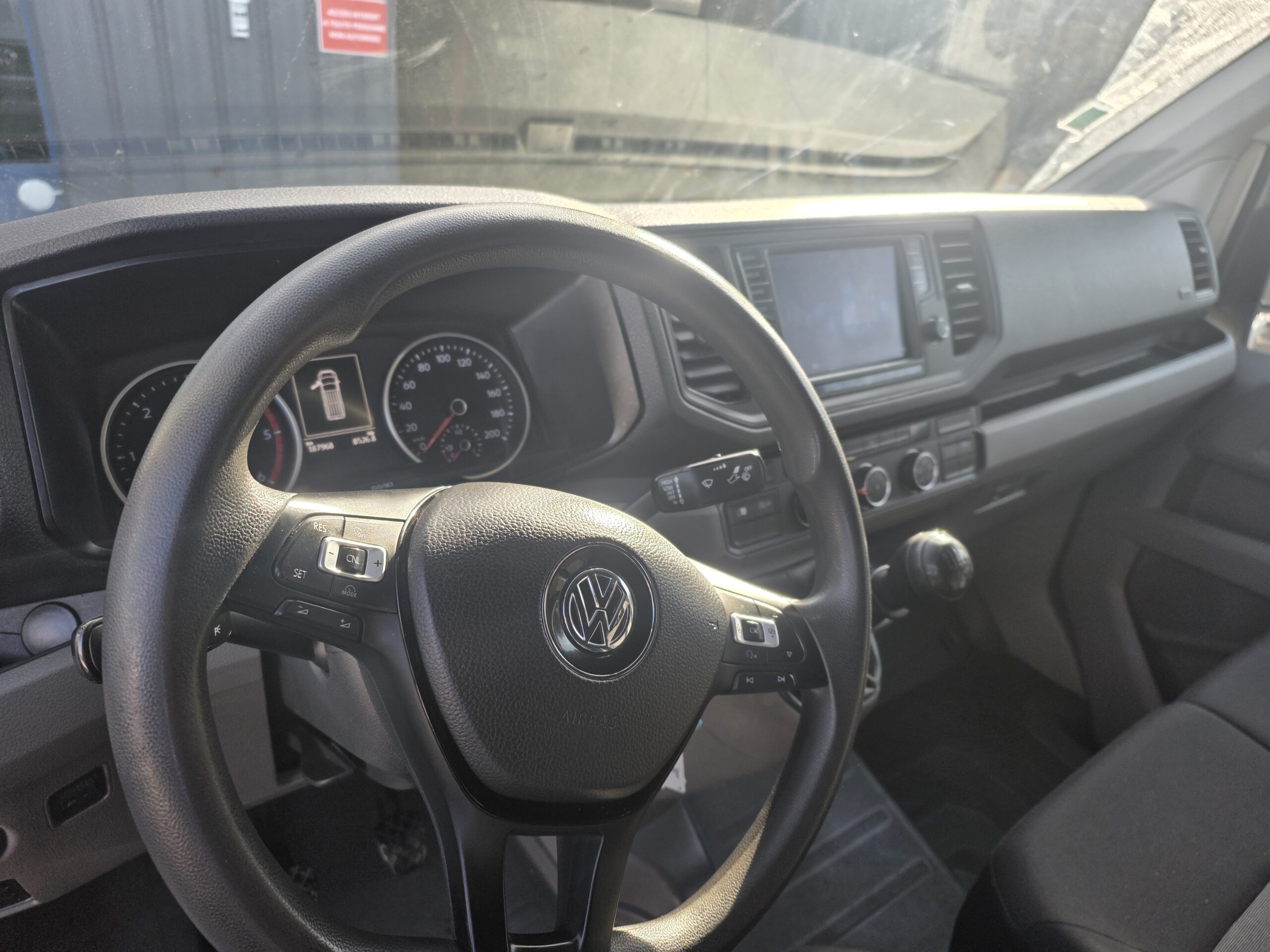 
								VOLKSWAGEN CRAFTER 2.0 140CV L3H3 BUSINESS LINE plein									