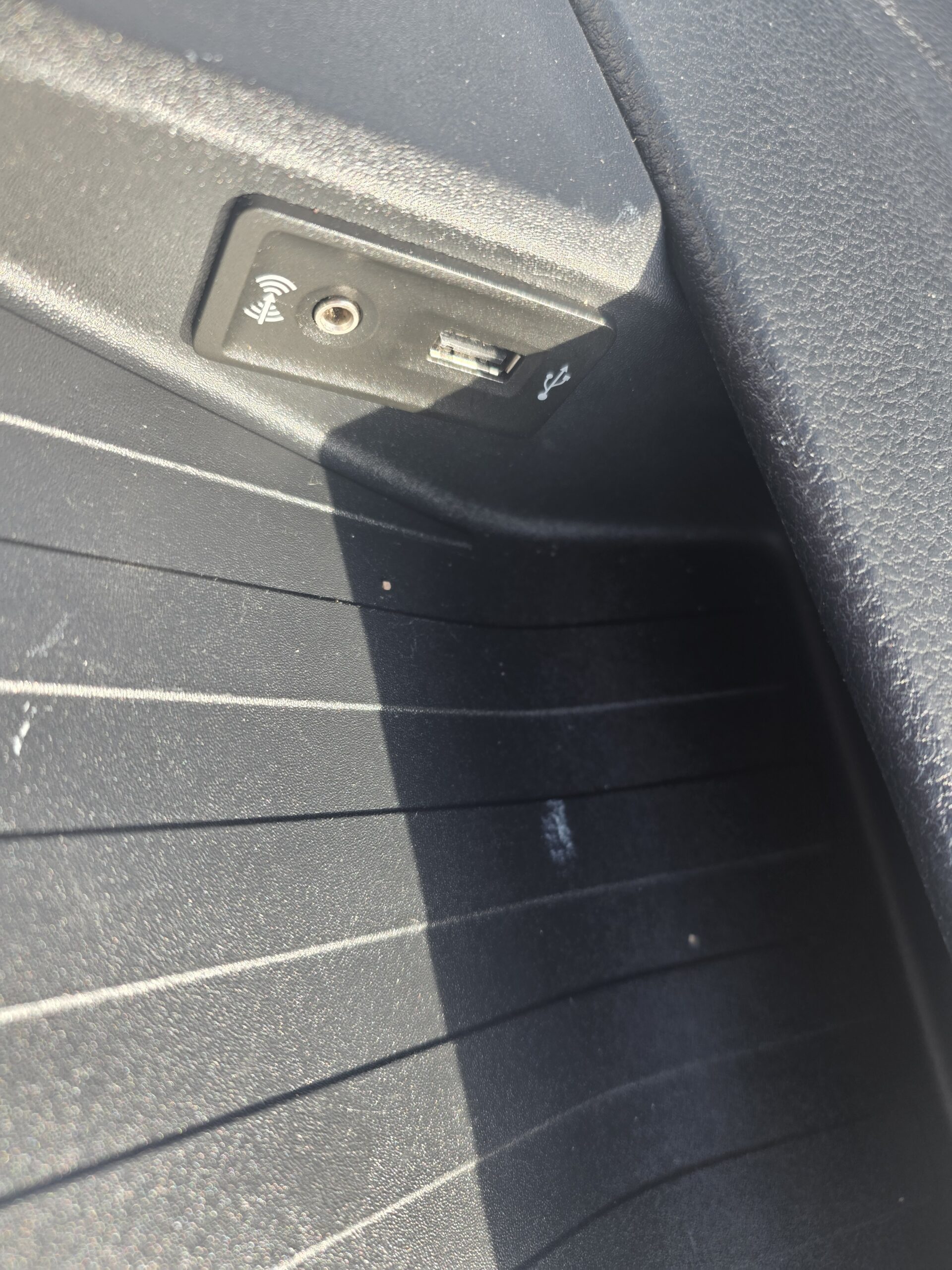 
								VOLKSWAGEN CRAFTER 2.0 140CV L3H3 BUSINESS LINE plein									