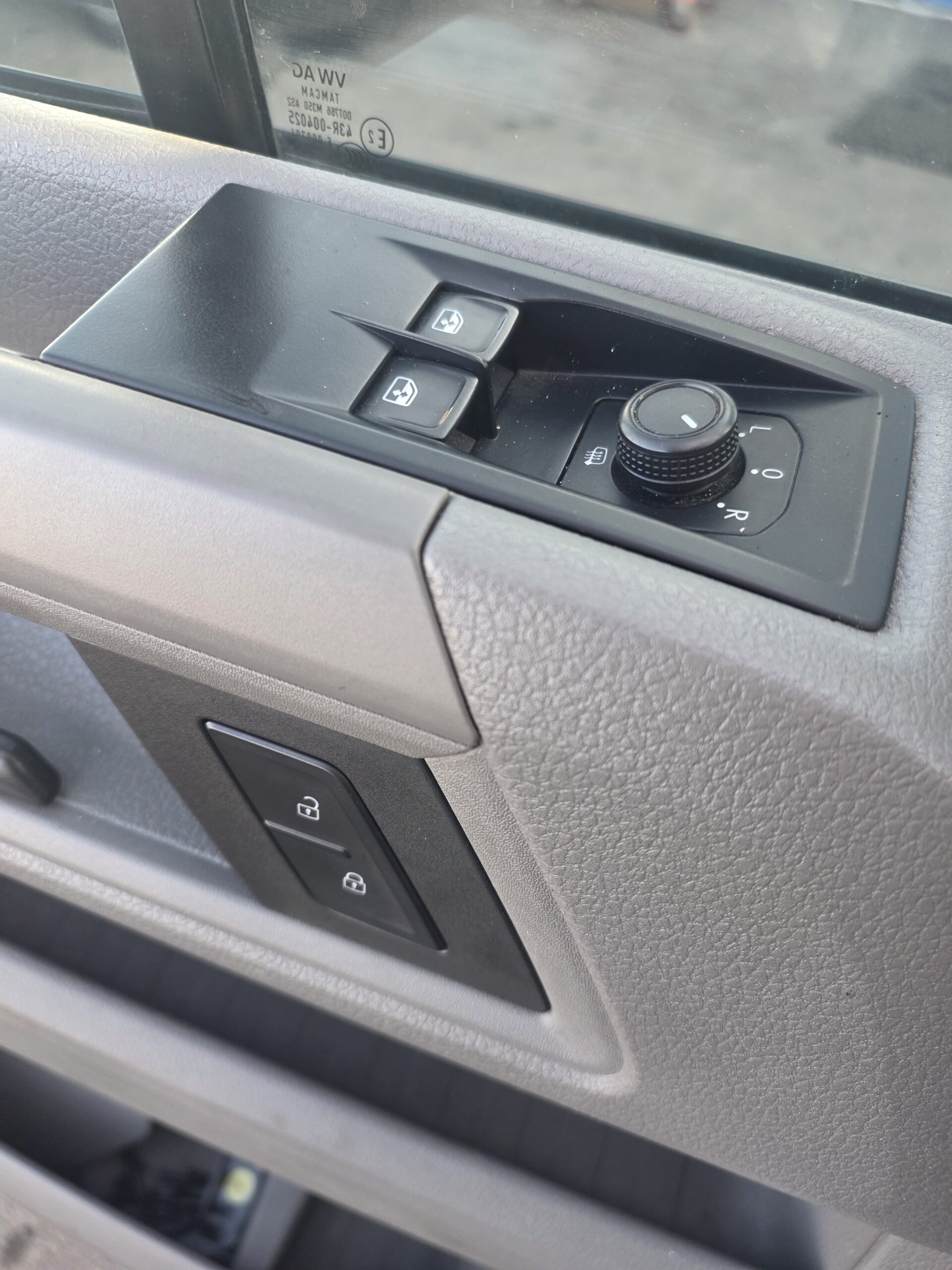 
								VOLKSWAGEN CRAFTER 2.0 140CV L3H3 BUSINESS LINE plein									