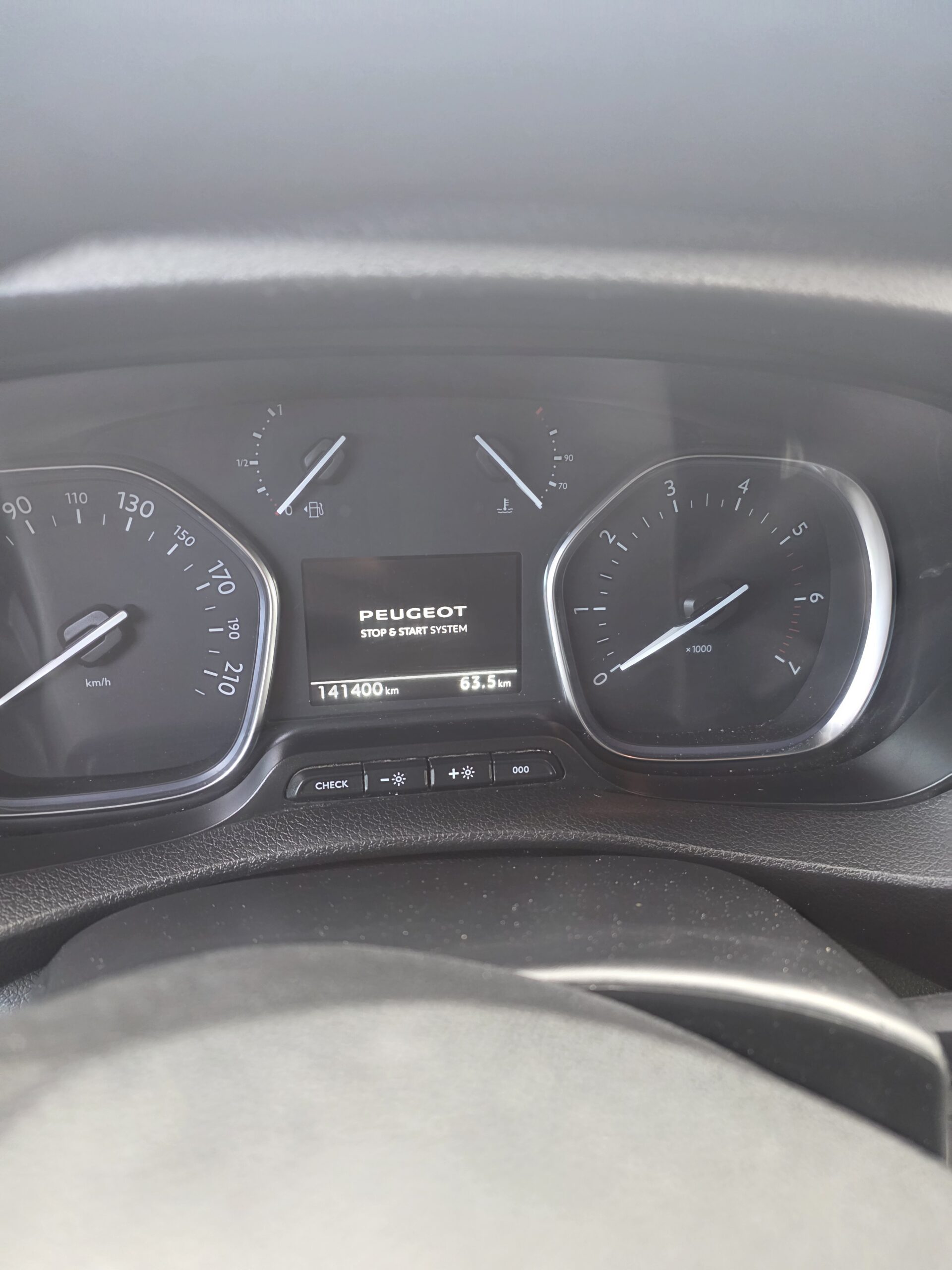 
								PEUGEOT EXPERT 1.6HDI 120CV BVM plein									