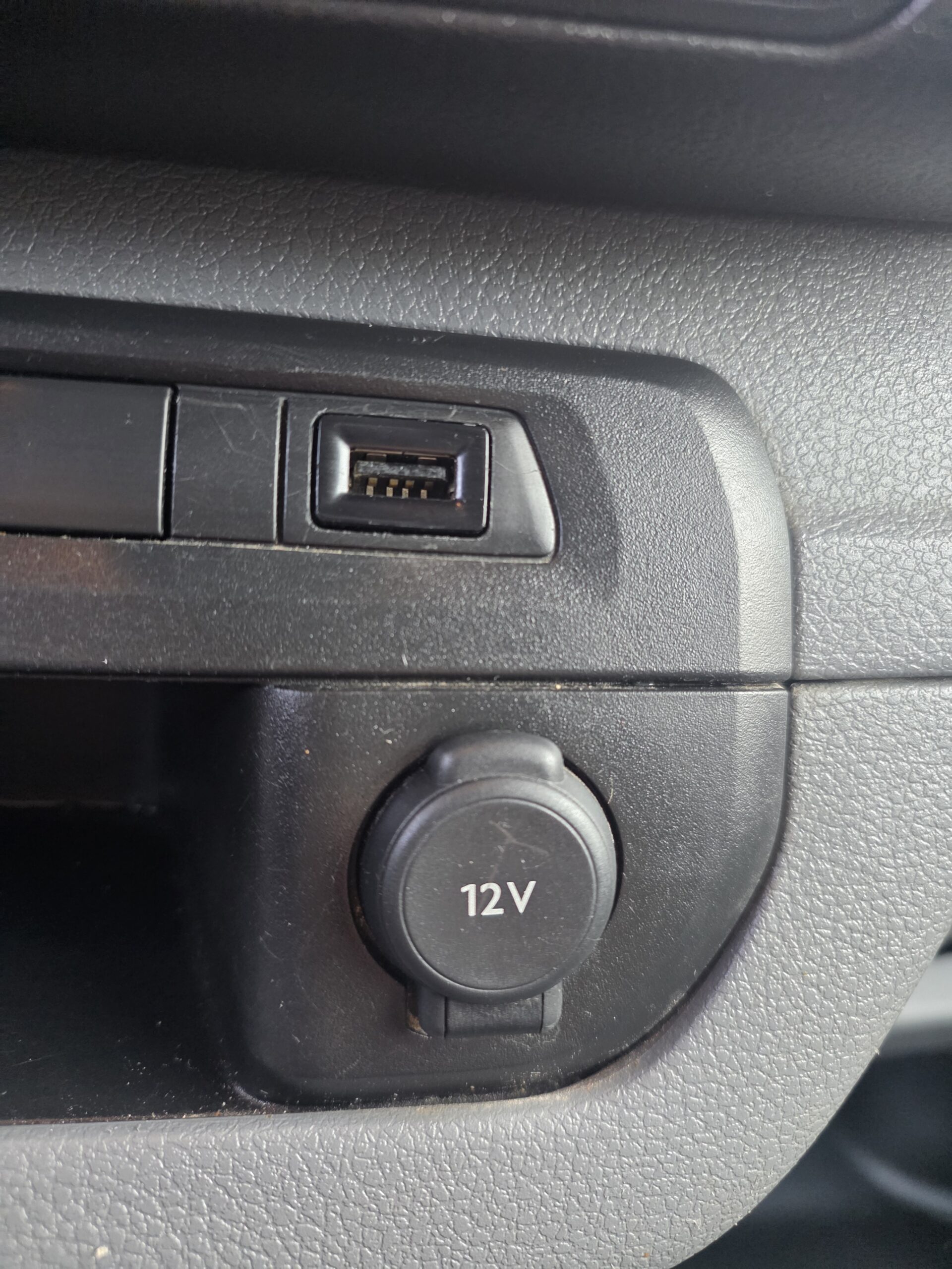 
								PEUGEOT EXPERT 1.6HDI 120CV BVM plein									