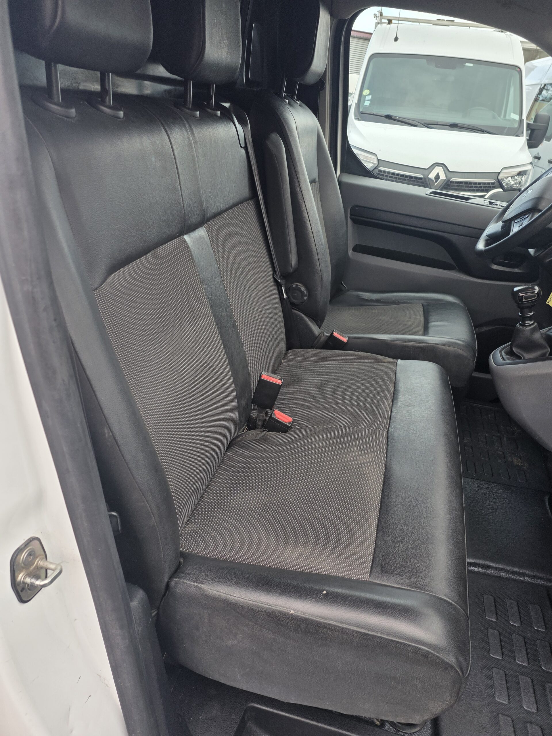 
								PEUGEOT EXPERT 1.6HDI 120CV BVM plein									