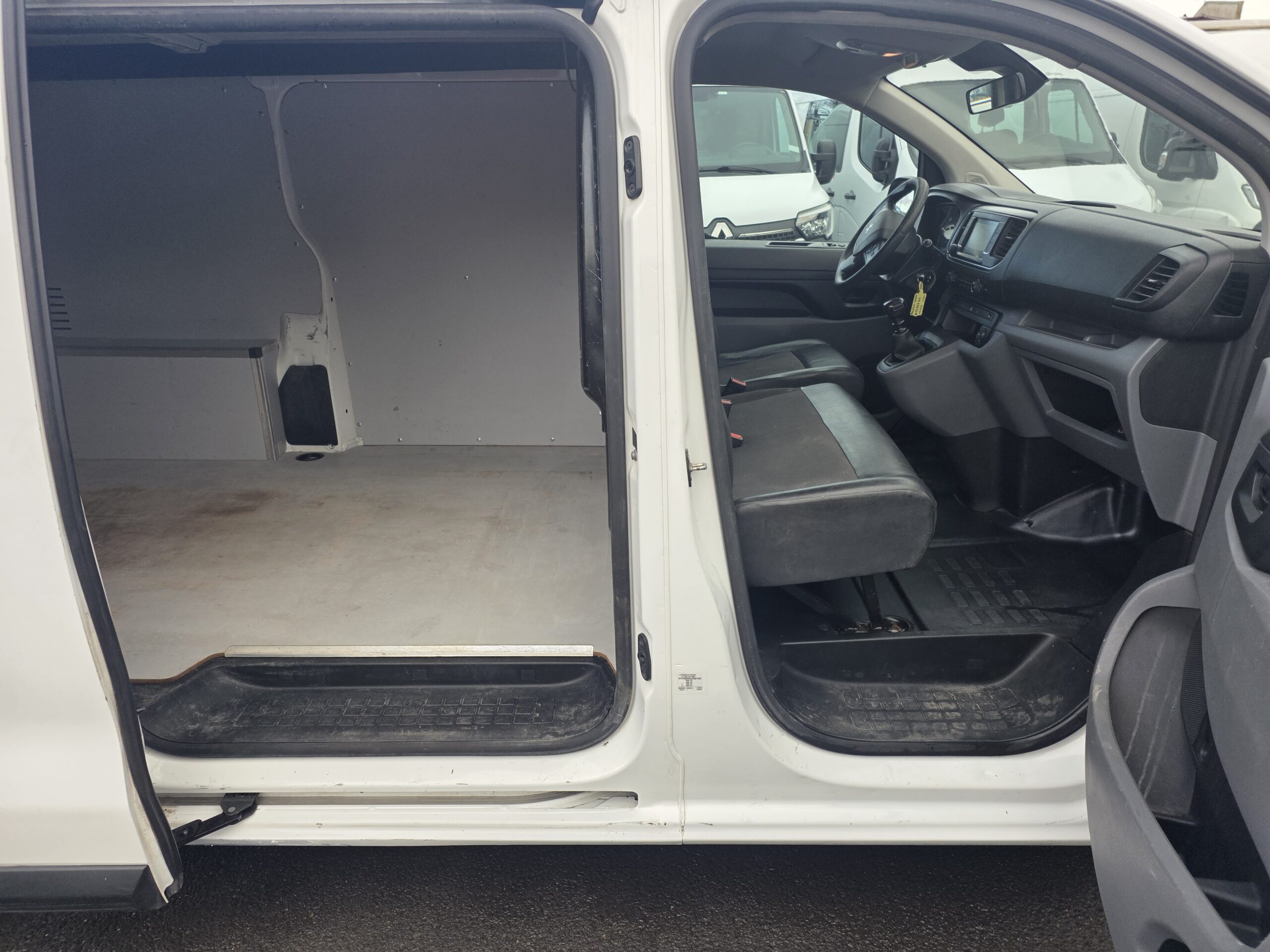 
								PEUGEOT EXPERT 1.6HDI 120CV BVM plein									