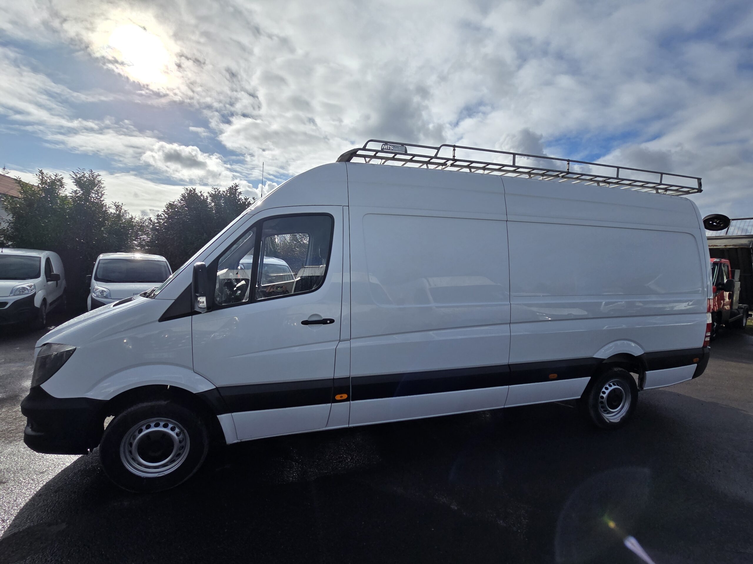 
								MERCEDES BENZ SPRINTER 316 LONG avec GALERIE + ÉCHELLE plein									