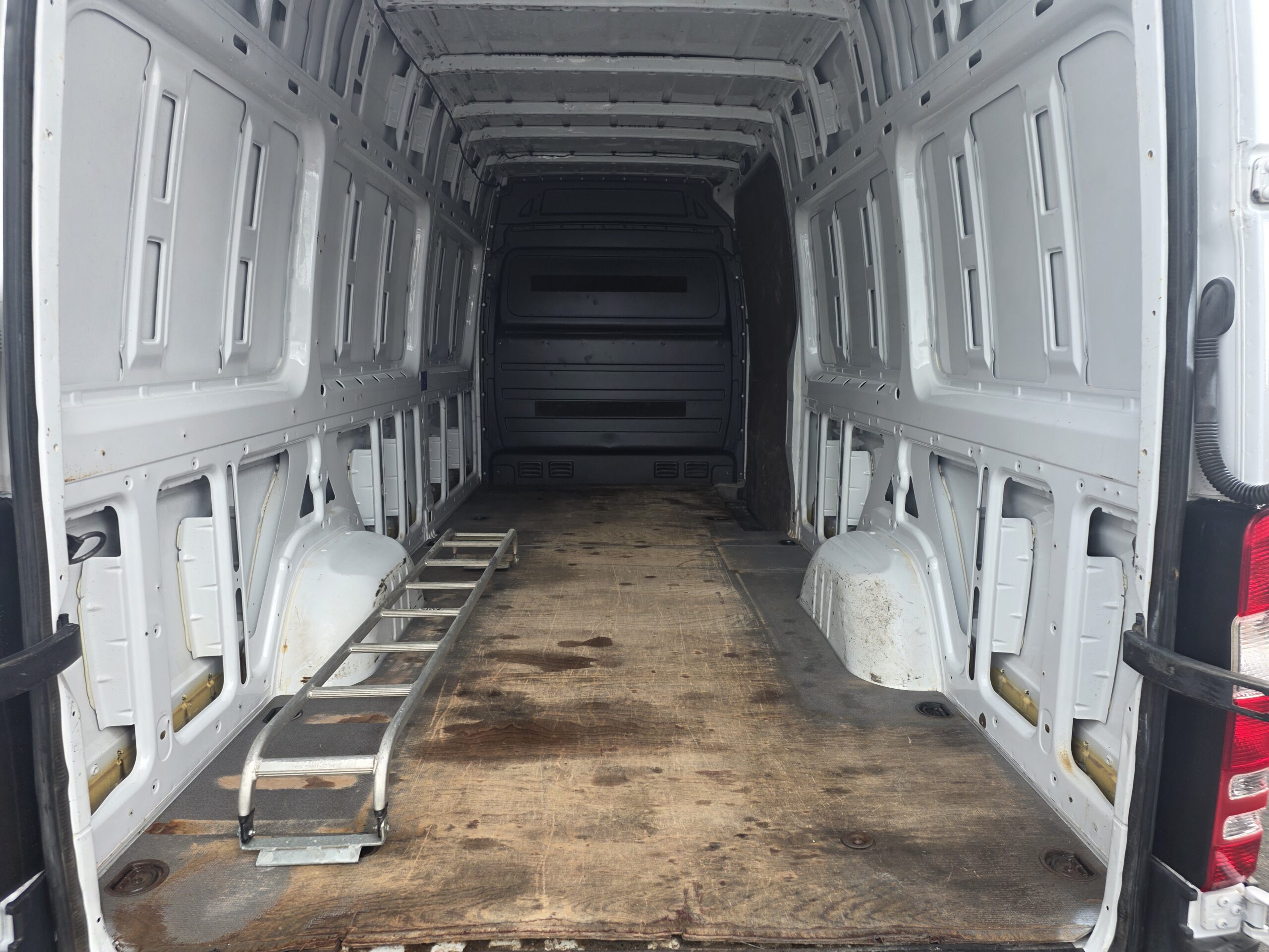 
								MERCEDES BENZ SPRINTER 316 LONG avec GALERIE + ÉCHELLE plein									