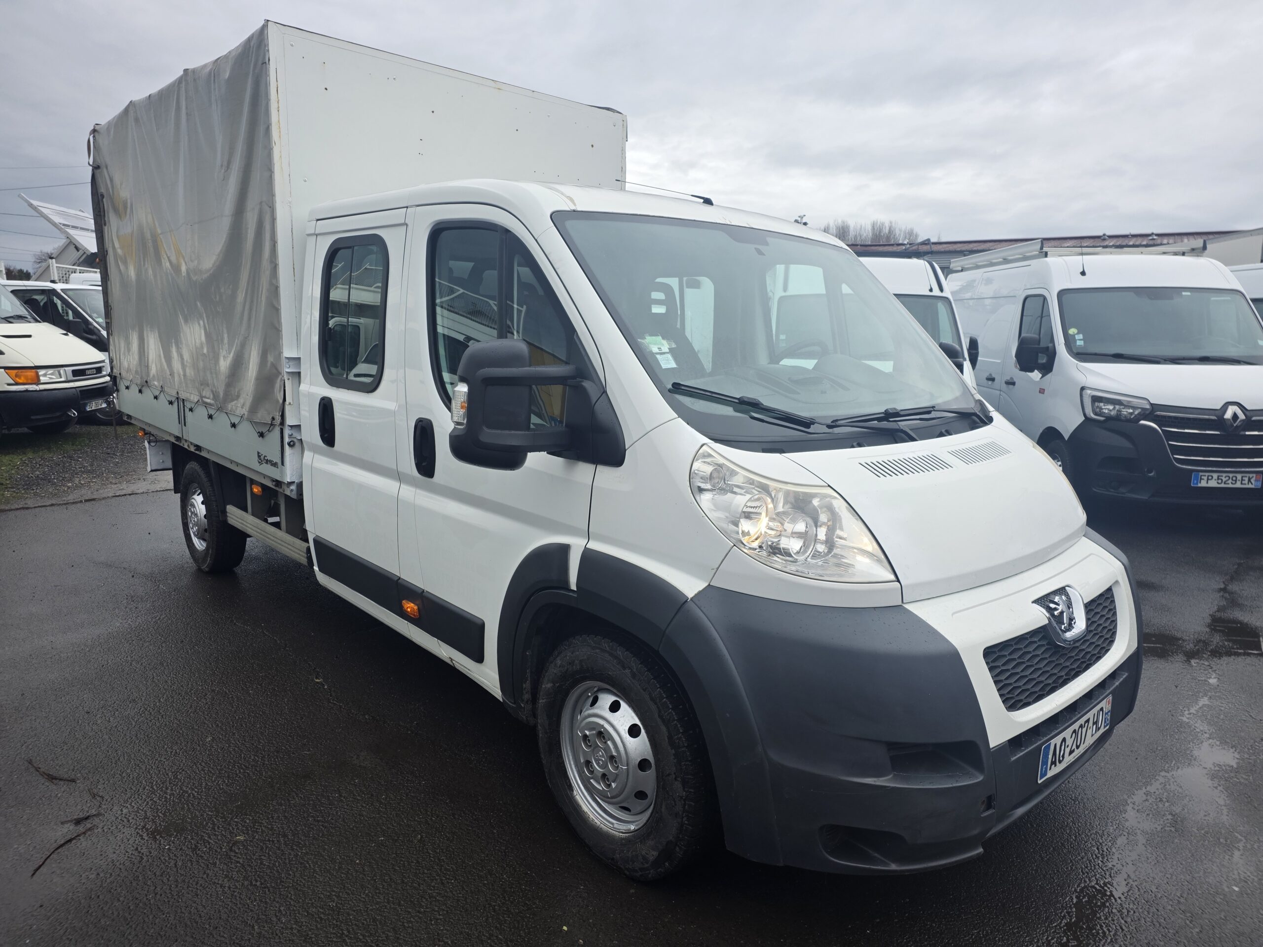 
								PEUGEOT  BOXER 2.2HDI 120CV 7 PLACES PLATEAU BACHÉ plein									