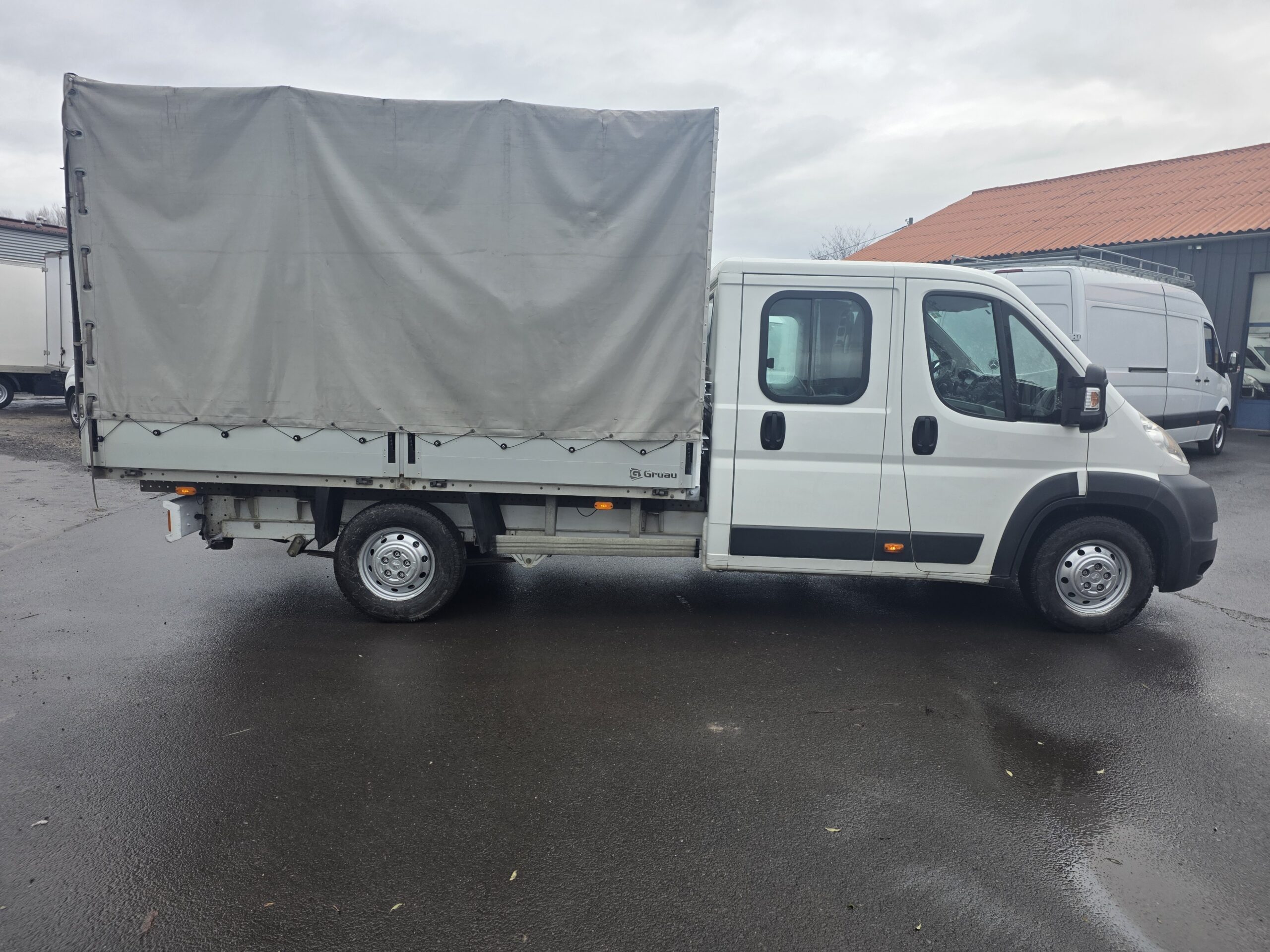 
								PEUGEOT  BOXER 2.2HDI 120CV 7 PLACES PLATEAU BACHÉ plein									