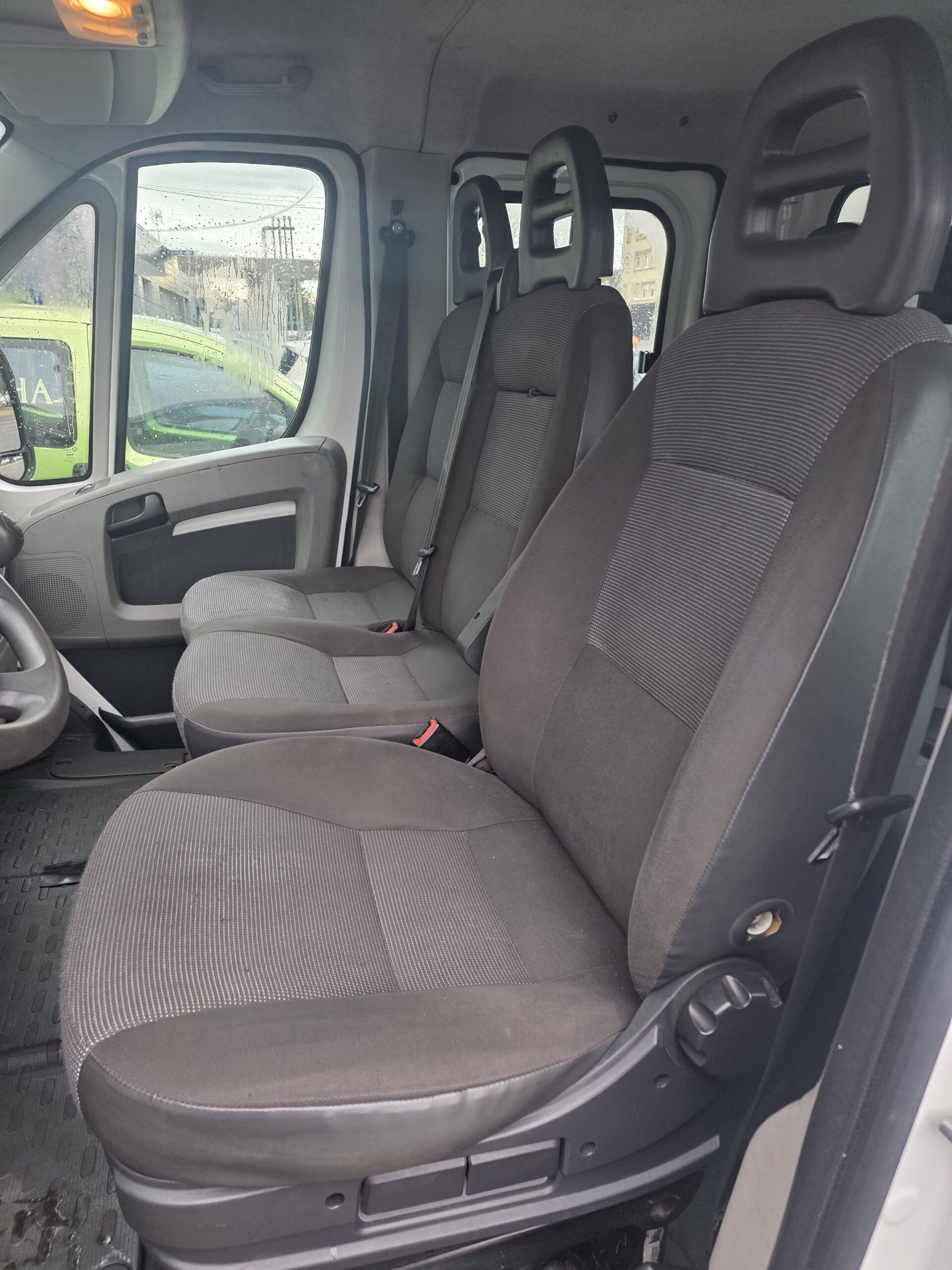 
								PEUGEOT  BOXER 2.2HDI 120CV 7 PLACES PLATEAU BACHÉ plein									