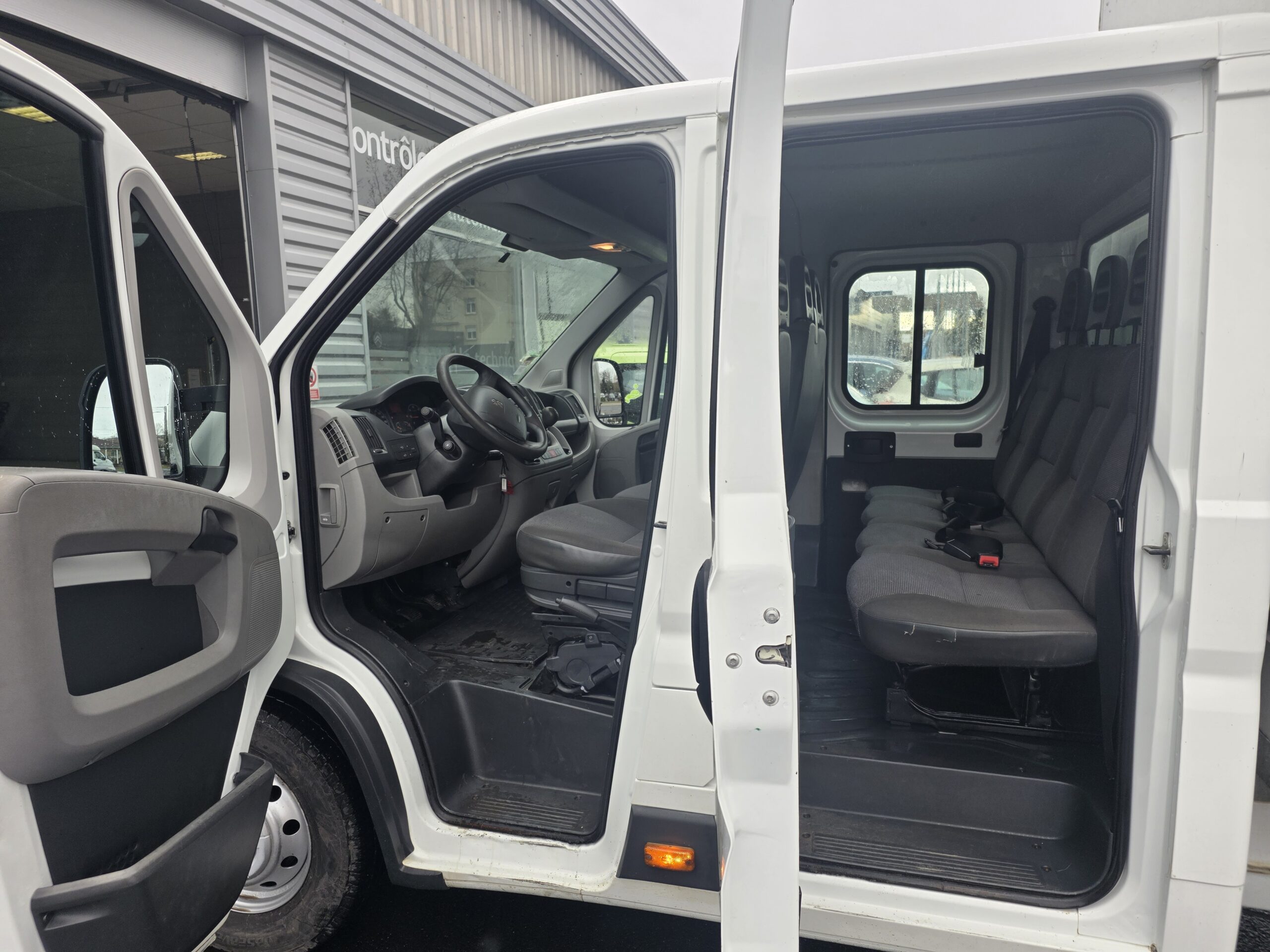 
								PEUGEOT  BOXER 2.2HDI 120CV 7 PLACES PLATEAU BACHÉ plein									
