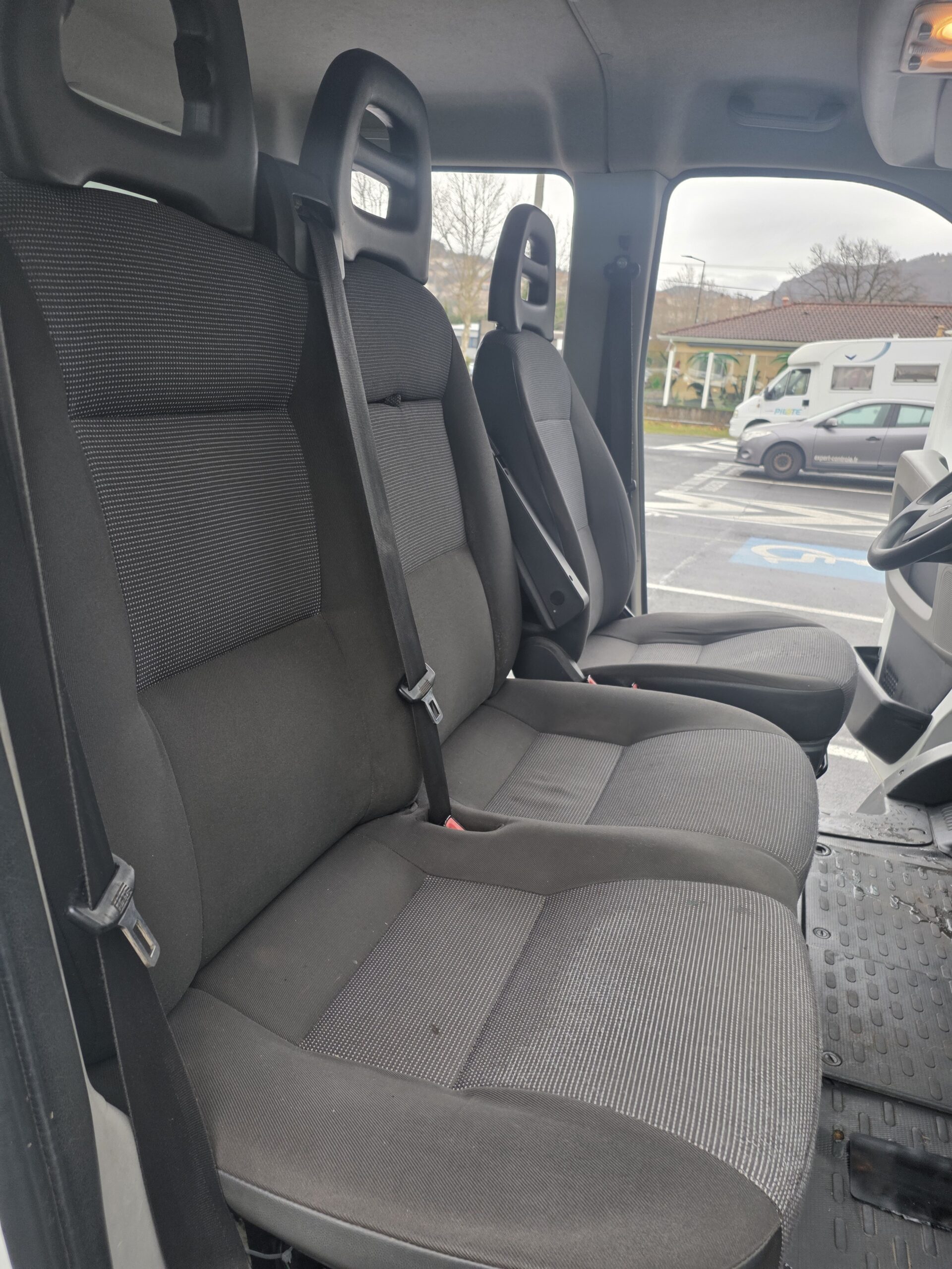 
								PEUGEOT  BOXER 2.2HDI 120CV 7 PLACES PLATEAU BACHÉ plein									