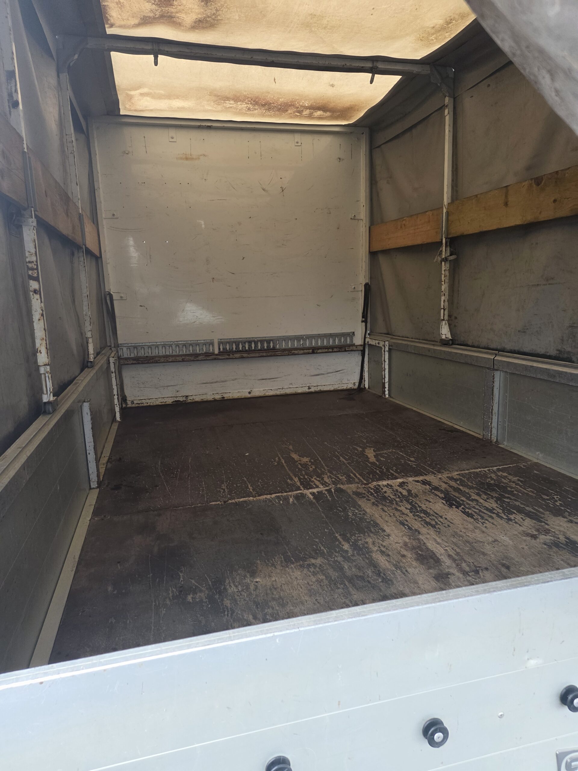 
								PEUGEOT  BOXER 2.2HDI 120CV 7 PLACES PLATEAU BACHÉ plein									