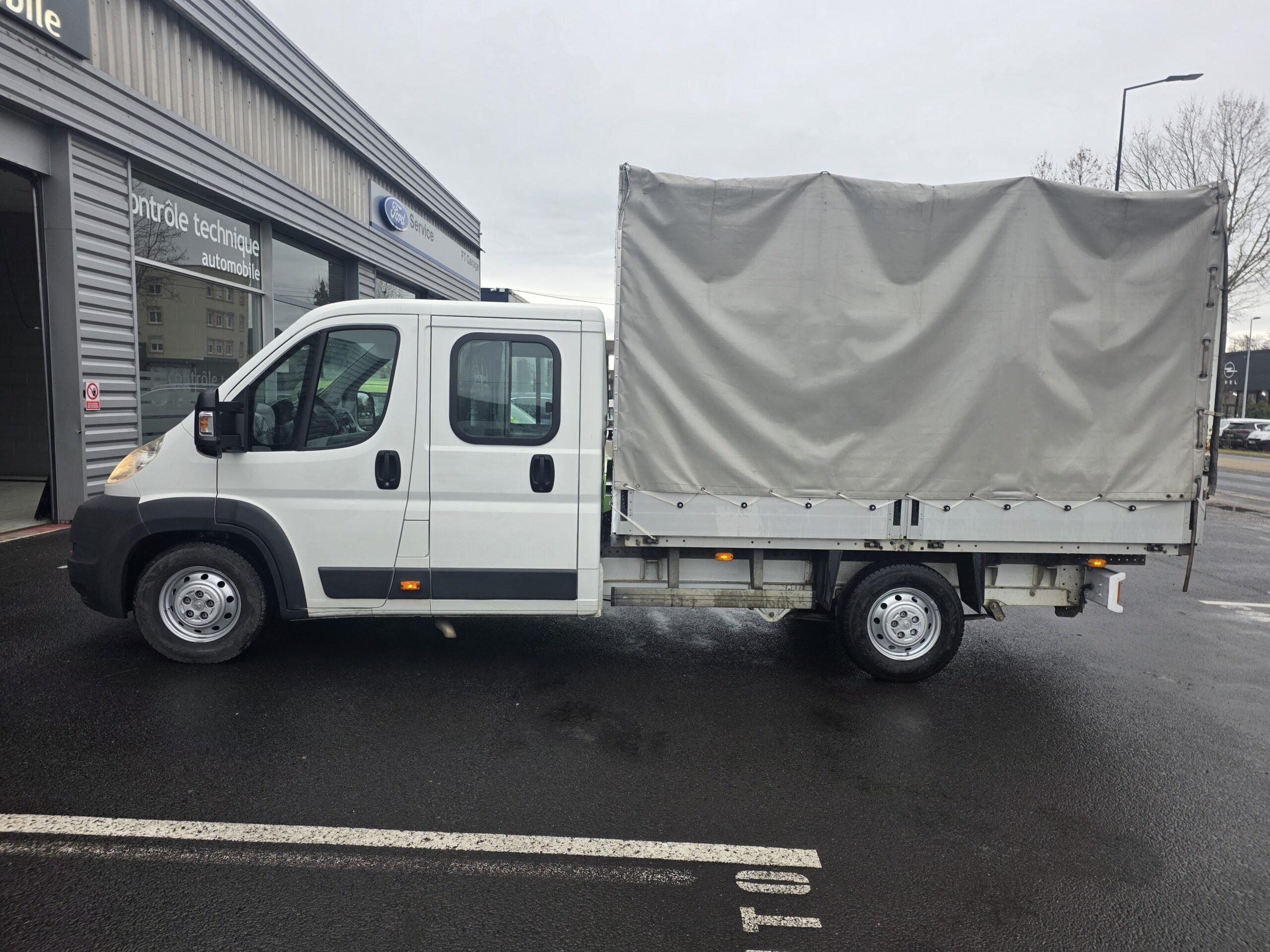 
								PEUGEOT  BOXER 2.2HDI 120CV 7 PLACES PLATEAU BACHÉ plein									