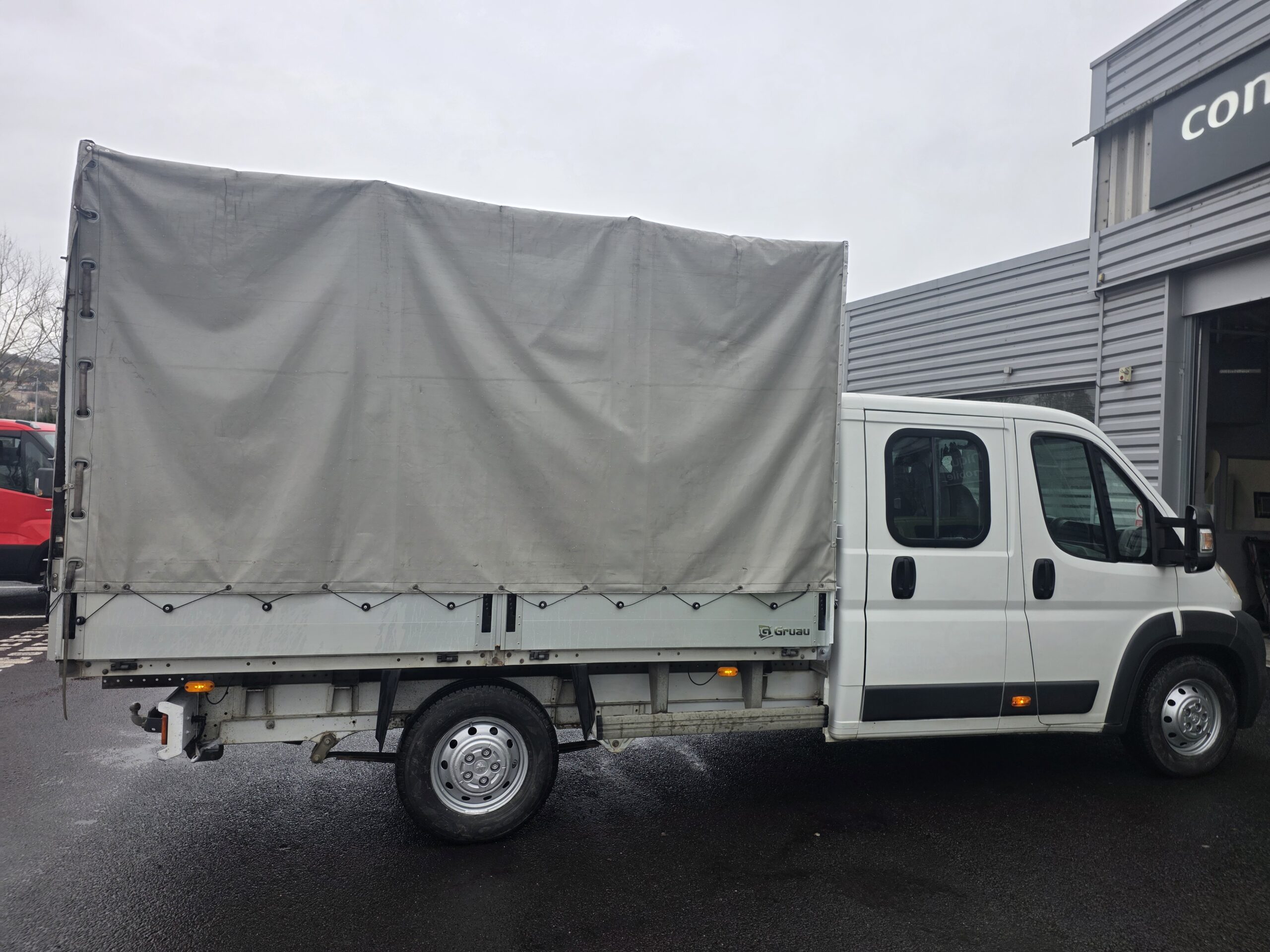 
								PEUGEOT  BOXER 2.2HDI 120CV 7 PLACES PLATEAU BACHÉ plein									