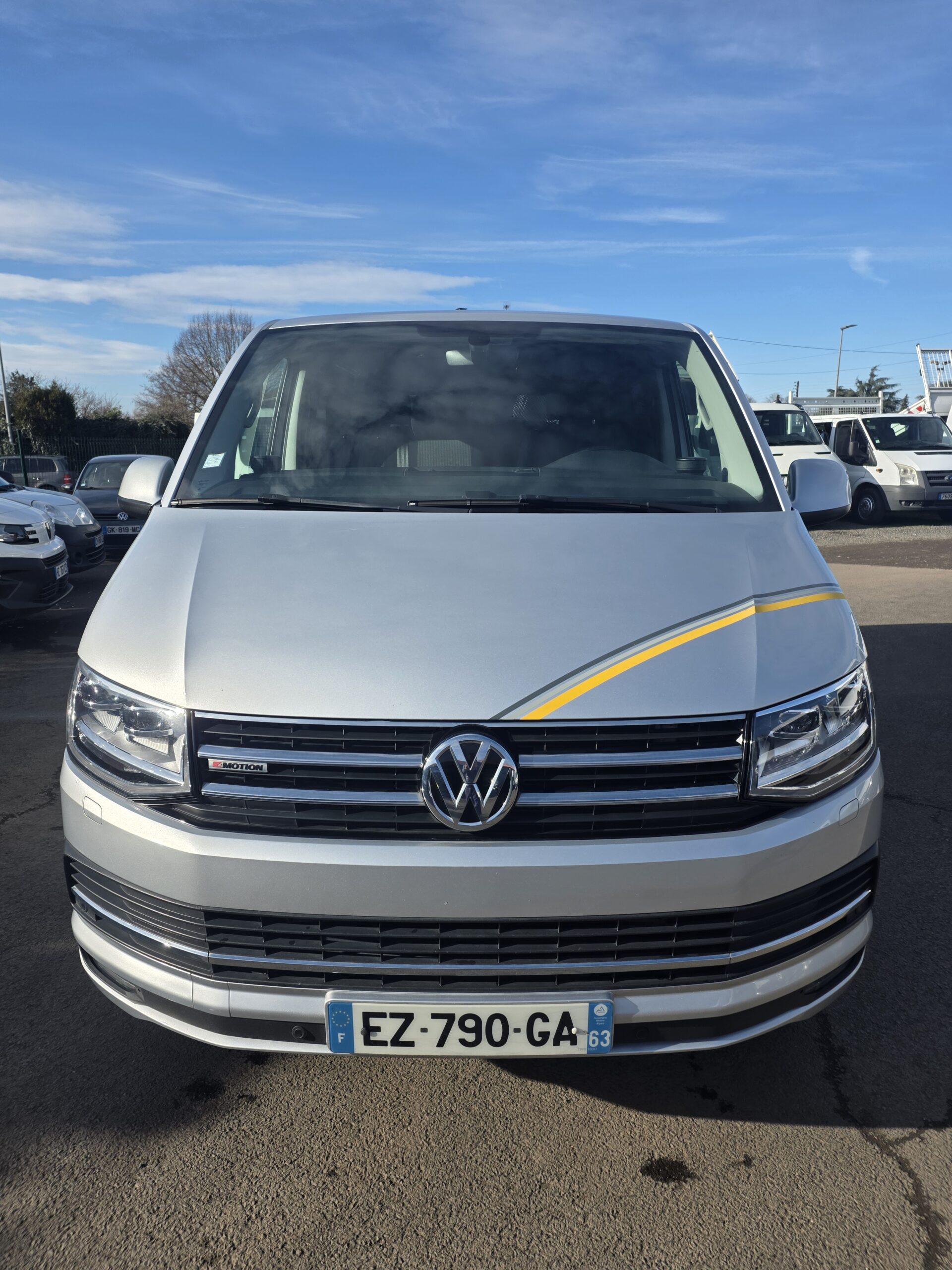 
								VOLKSWAGEN  TRANSPORTER  T6 COMBI 6 PLACES  4 MOTION DSG 6PLACES plein									