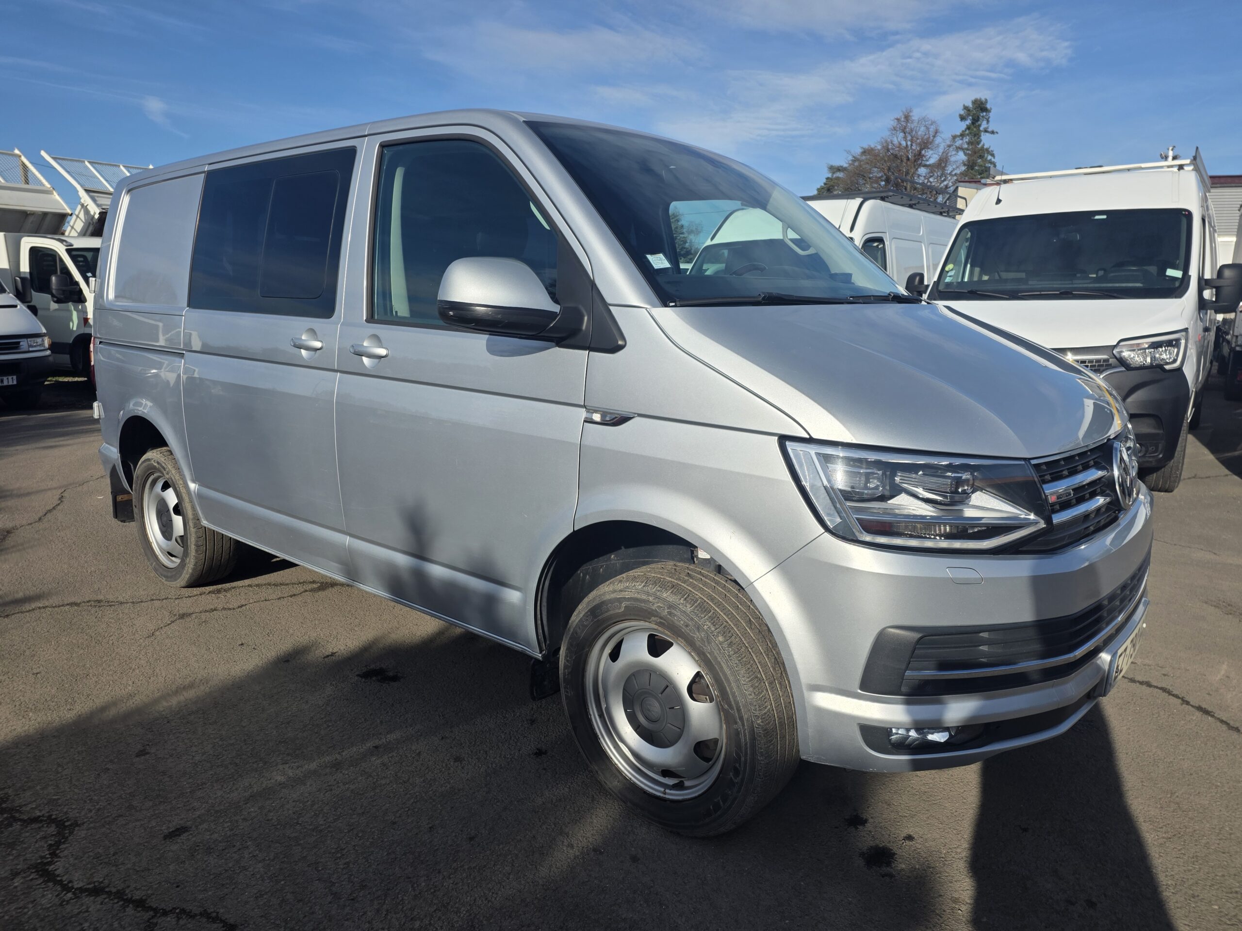 
								VOLKSWAGEN  TRANSPORTER  T6 COMBI 6 PLACES  4 MOTION DSG 6PLACES plein									