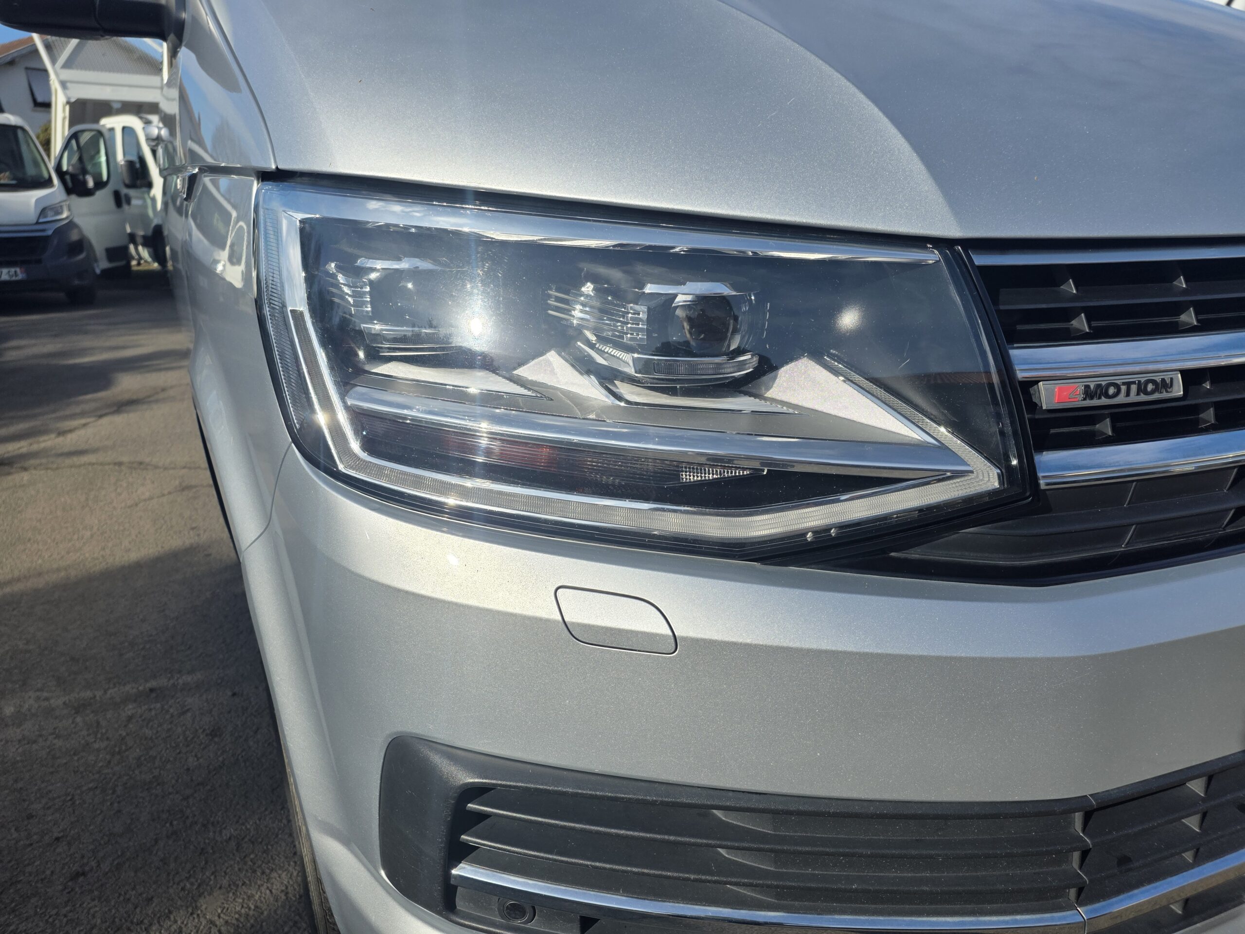 
								VOLKSWAGEN  TRANSPORTER  T6 COMBI 6 PLACES  4 MOTION DSG 6PLACES plein									