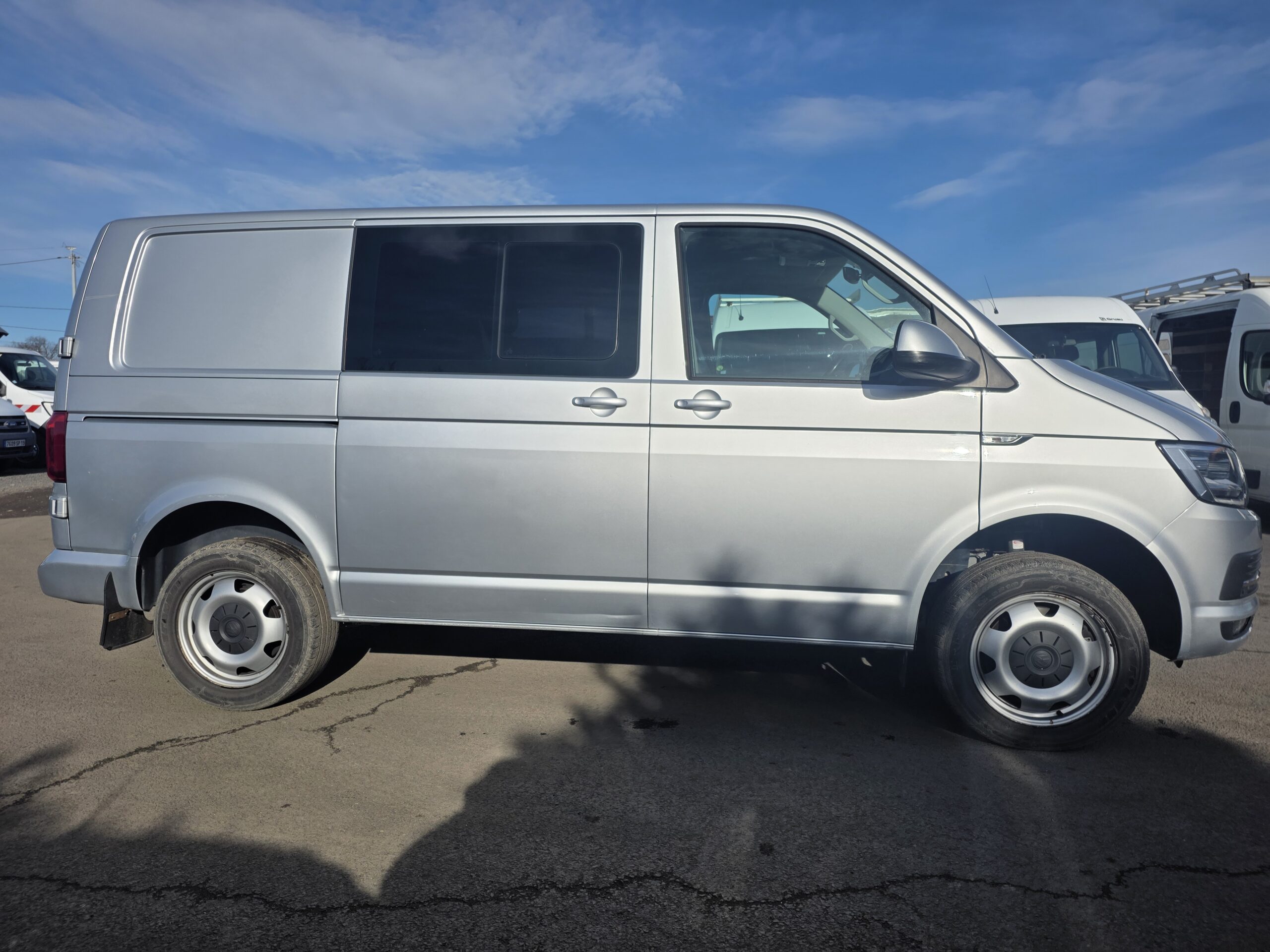 
								VOLKSWAGEN  TRANSPORTER  T6 COMBI 6 PLACES  4 MOTION DSG 6PLACES plein									
