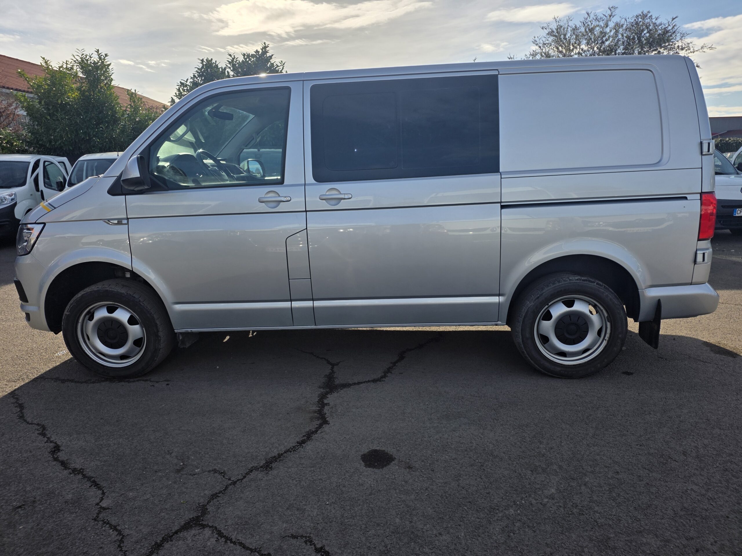 
								VOLKSWAGEN  TRANSPORTER  T6 COMBI 6 PLACES  4 MOTION DSG 6PLACES plein									