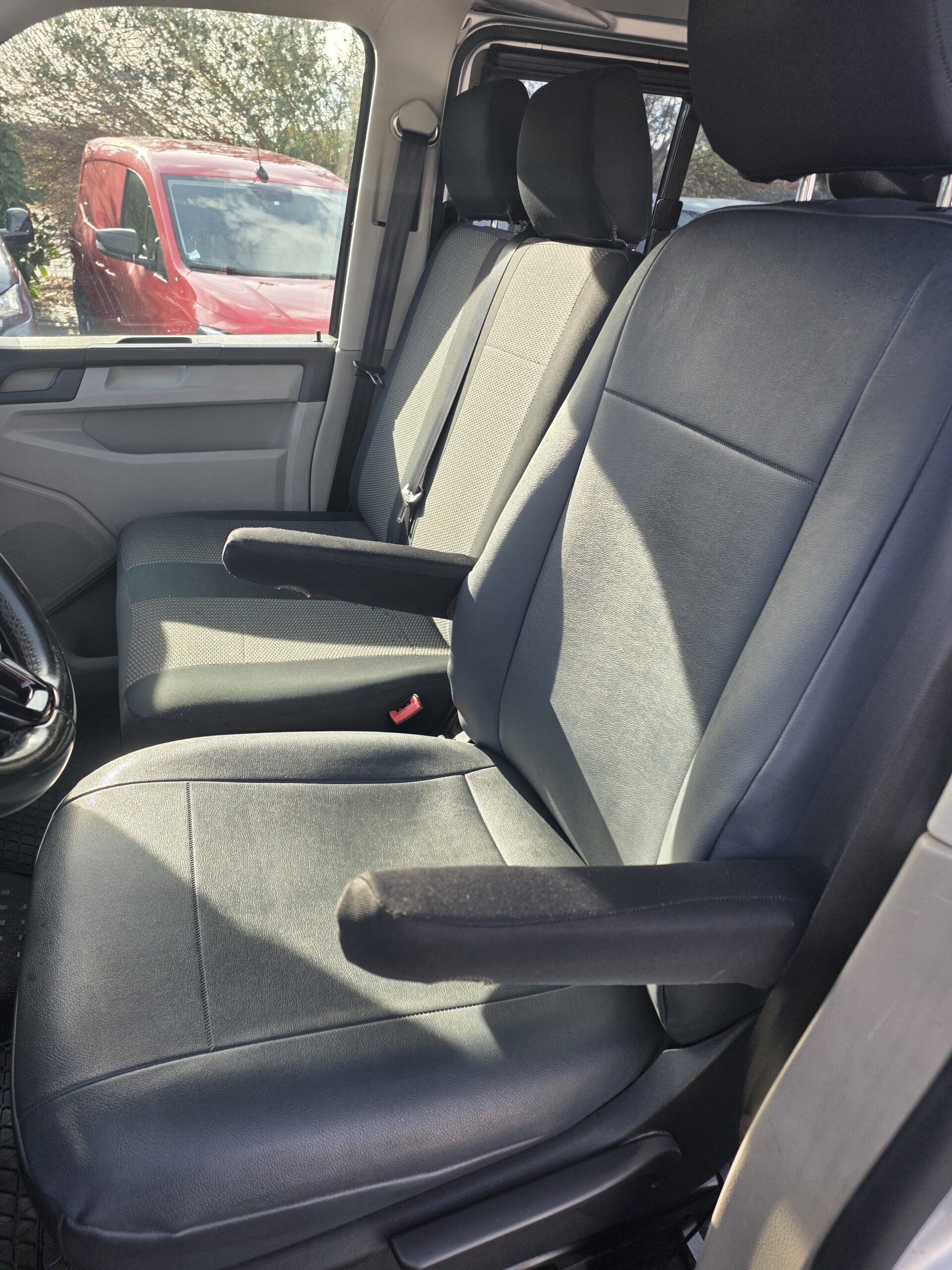 
								VOLKSWAGEN  TRANSPORTER  T6 COMBI 6 PLACES  4 MOTION DSG 6PLACES plein									