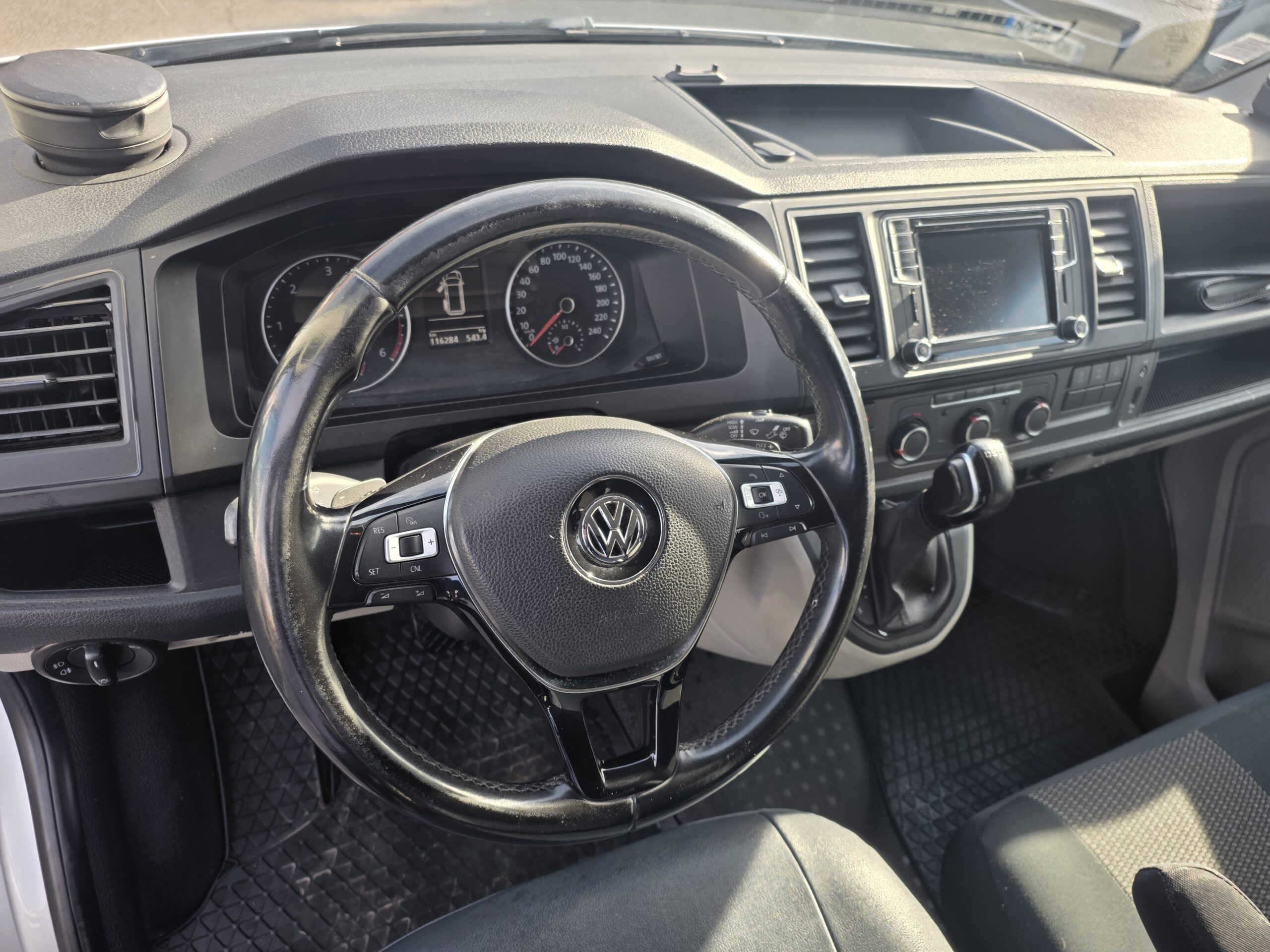 
								VOLKSWAGEN  TRANSPORTER  T6 COMBI 6 PLACES  4 MOTION DSG 6PLACES plein									