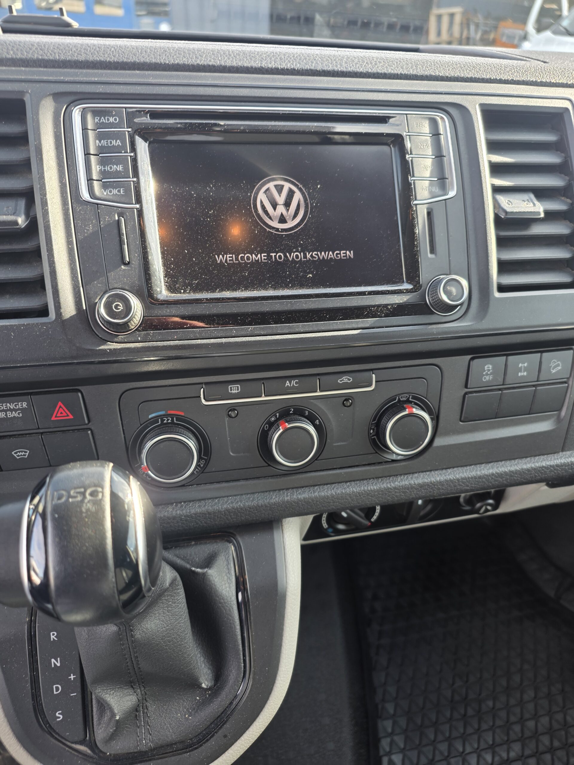 
								VOLKSWAGEN  TRANSPORTER  T6 COMBI 6 PLACES  4 MOTION DSG 6PLACES plein									