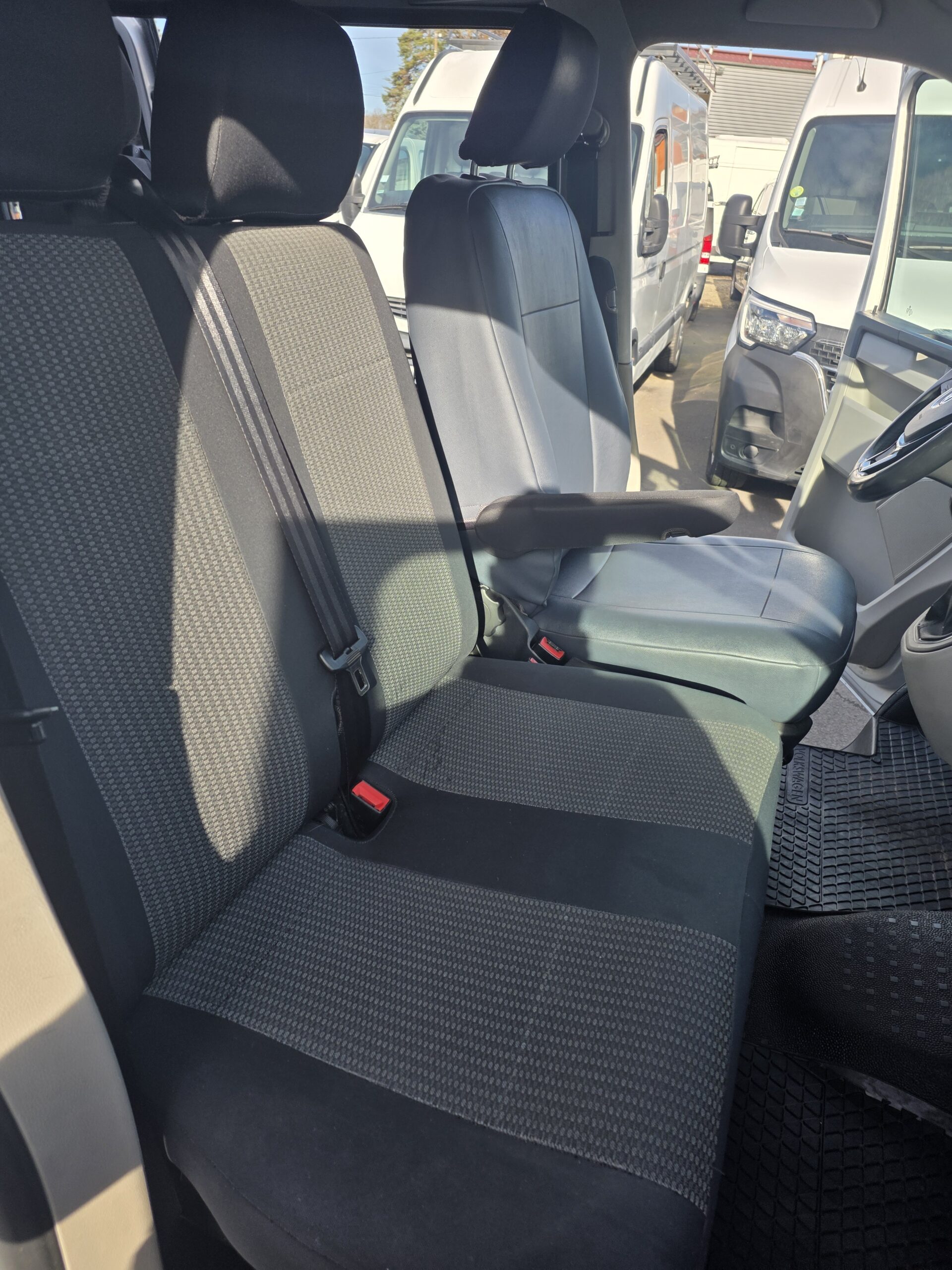 
								VOLKSWAGEN  TRANSPORTER  T6 COMBI 6 PLACES  4 MOTION DSG 6PLACES plein									