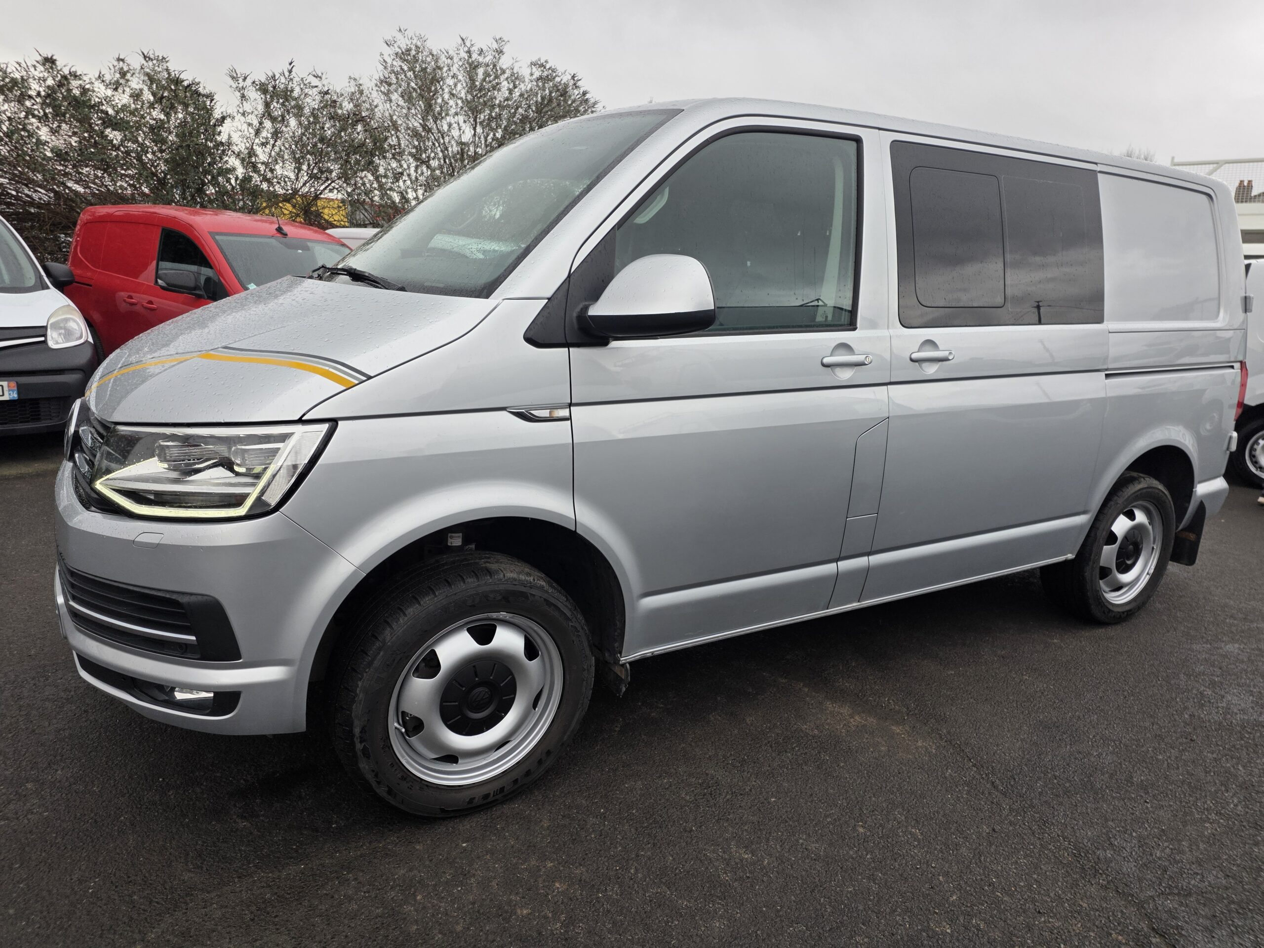 
								VOLKSWAGEN  TRANSPORTER  T6 COMBI 6 PLACES  4 MOTION DSG 6PLACES plein									