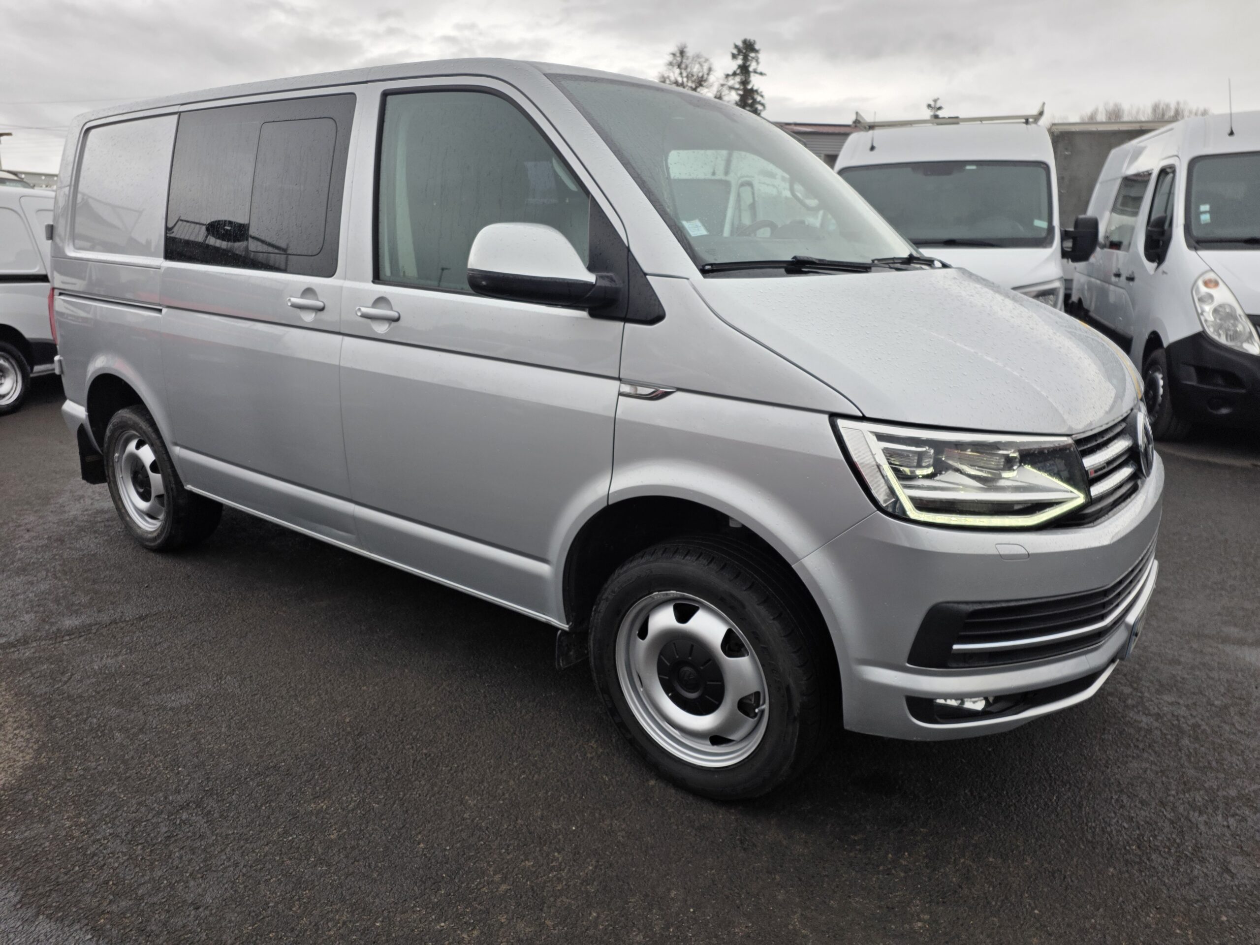 
								VOLKSWAGEN  TRANSPORTER  T6 COMBI 6 PLACES  4 MOTION DSG 6PLACES plein									