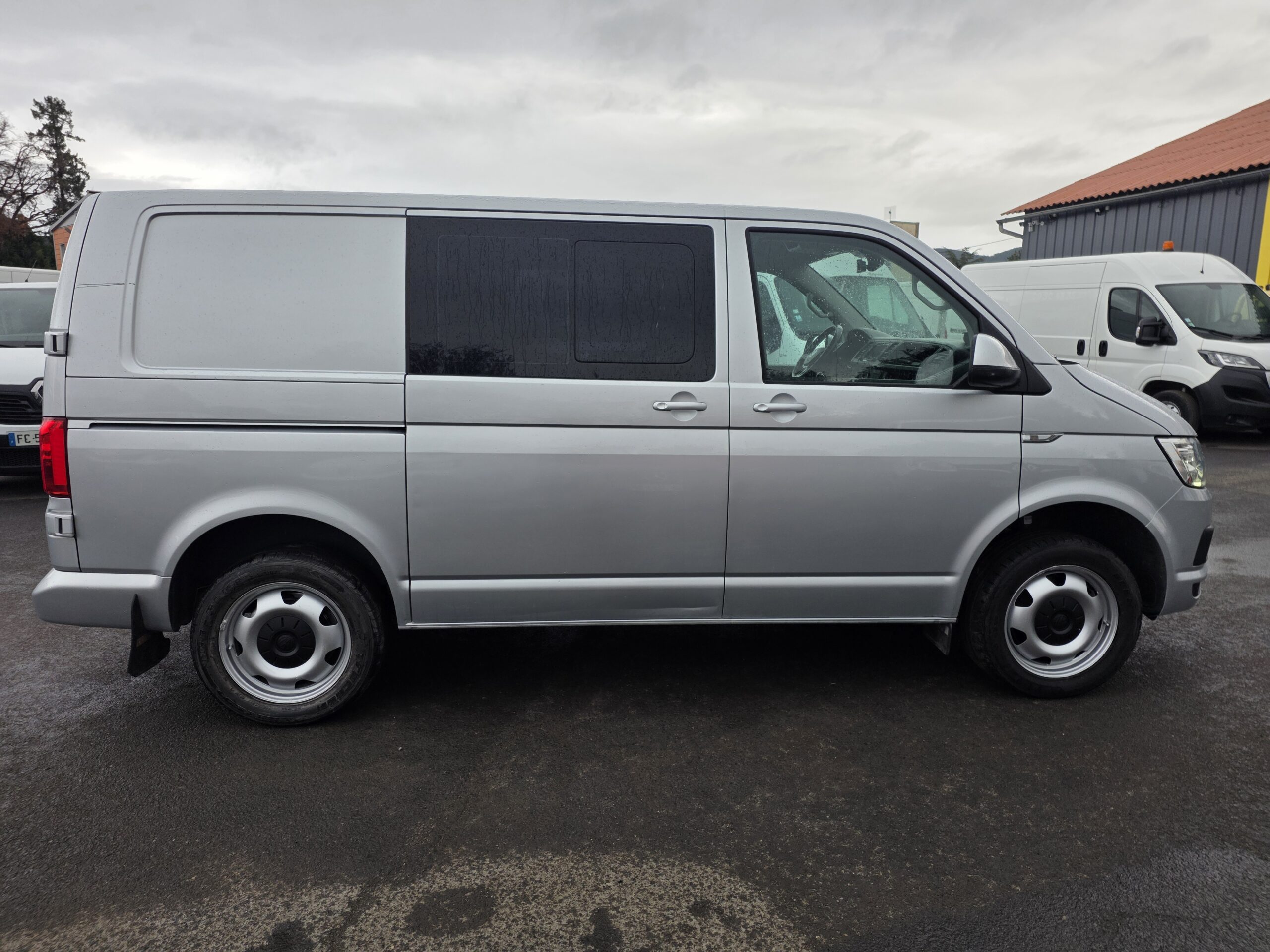 
								VOLKSWAGEN  TRANSPORTER  T6 COMBI 6 PLACES  4 MOTION DSG 6PLACES plein									