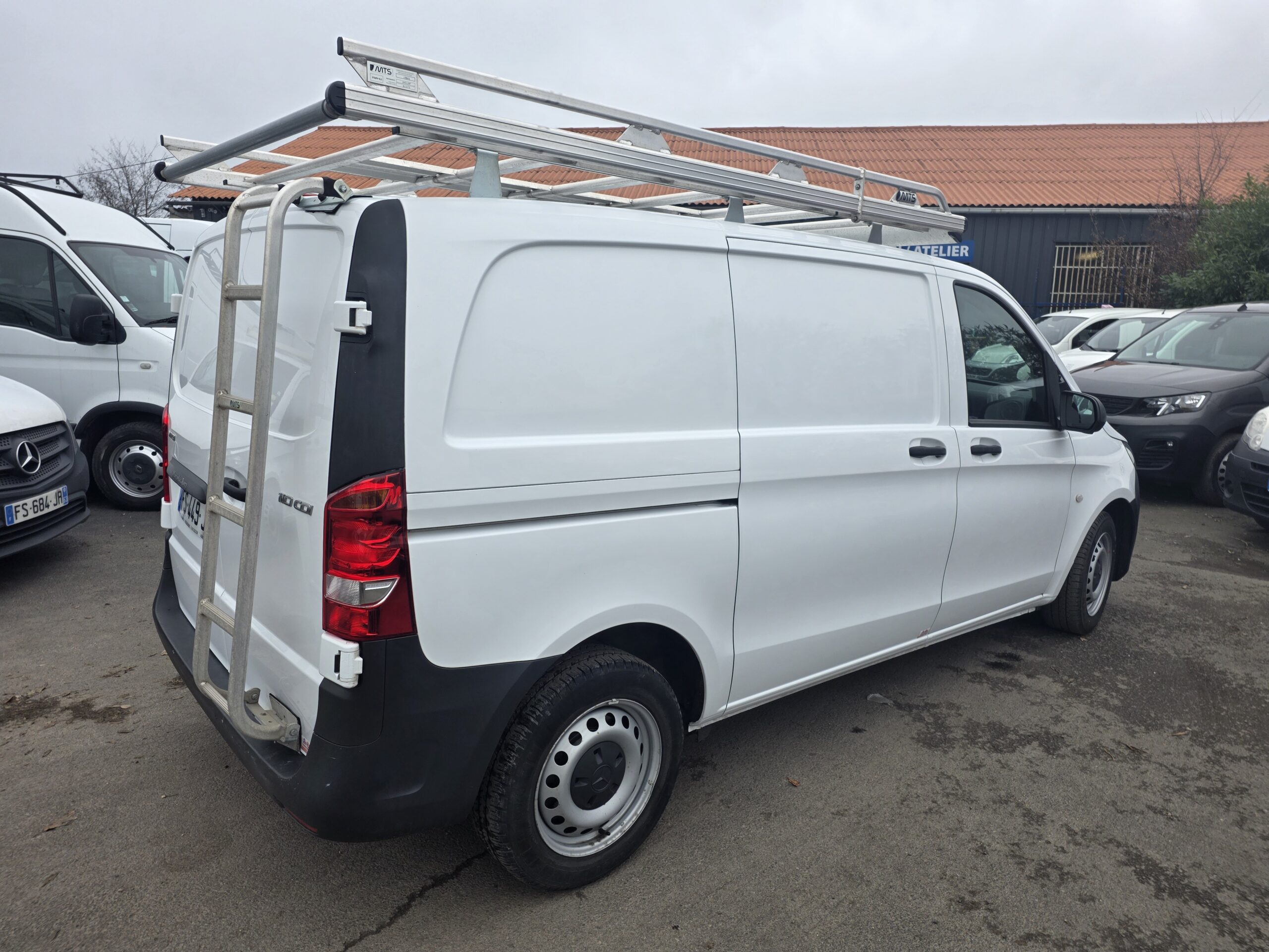 
								MERCEDES VITO  COURT 110CDI moteur Mercedes 1.7 plein									