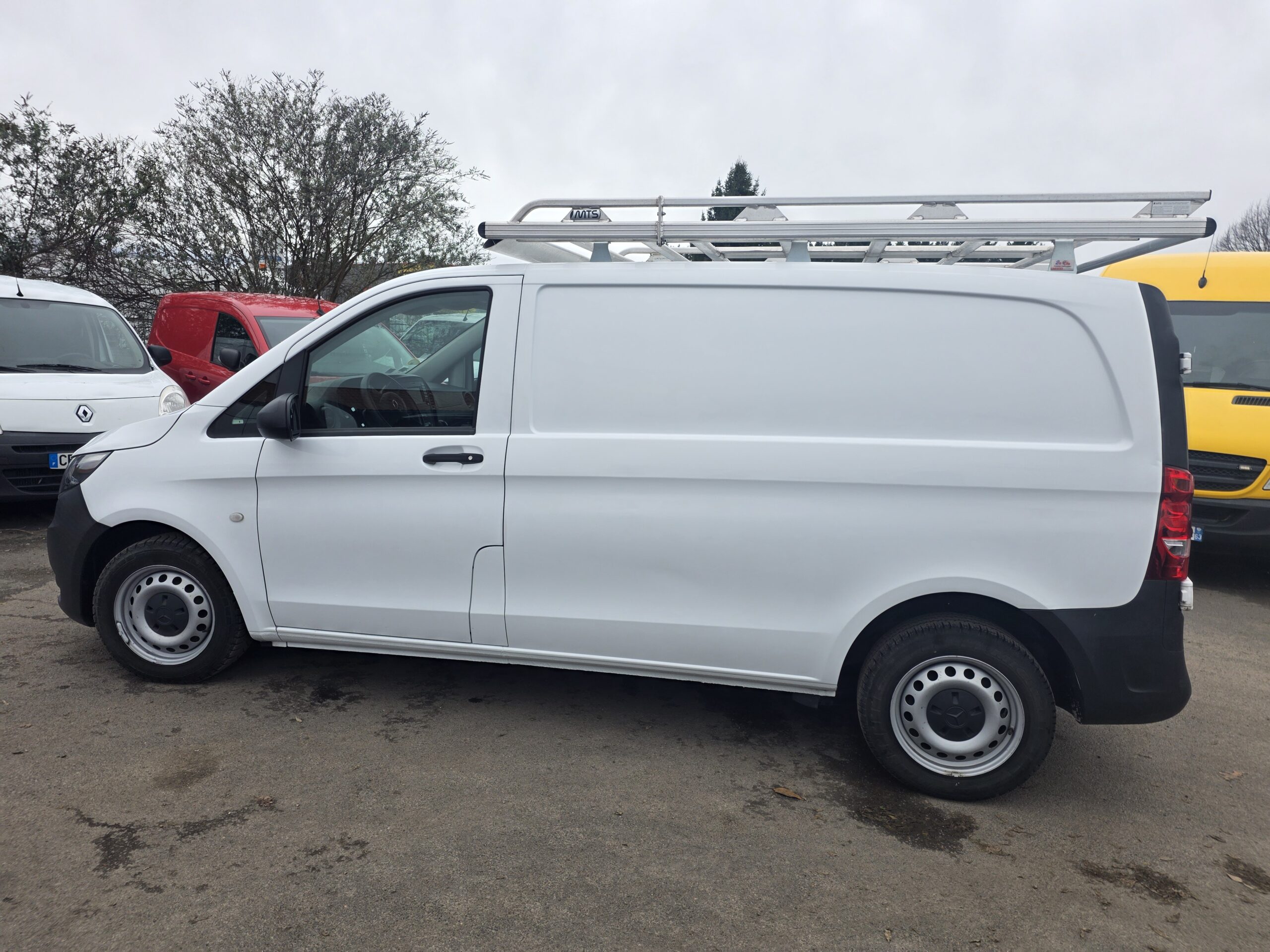 
								MERCEDES VITO  COURT 110CDI moteur Mercedes 1.7 plein									