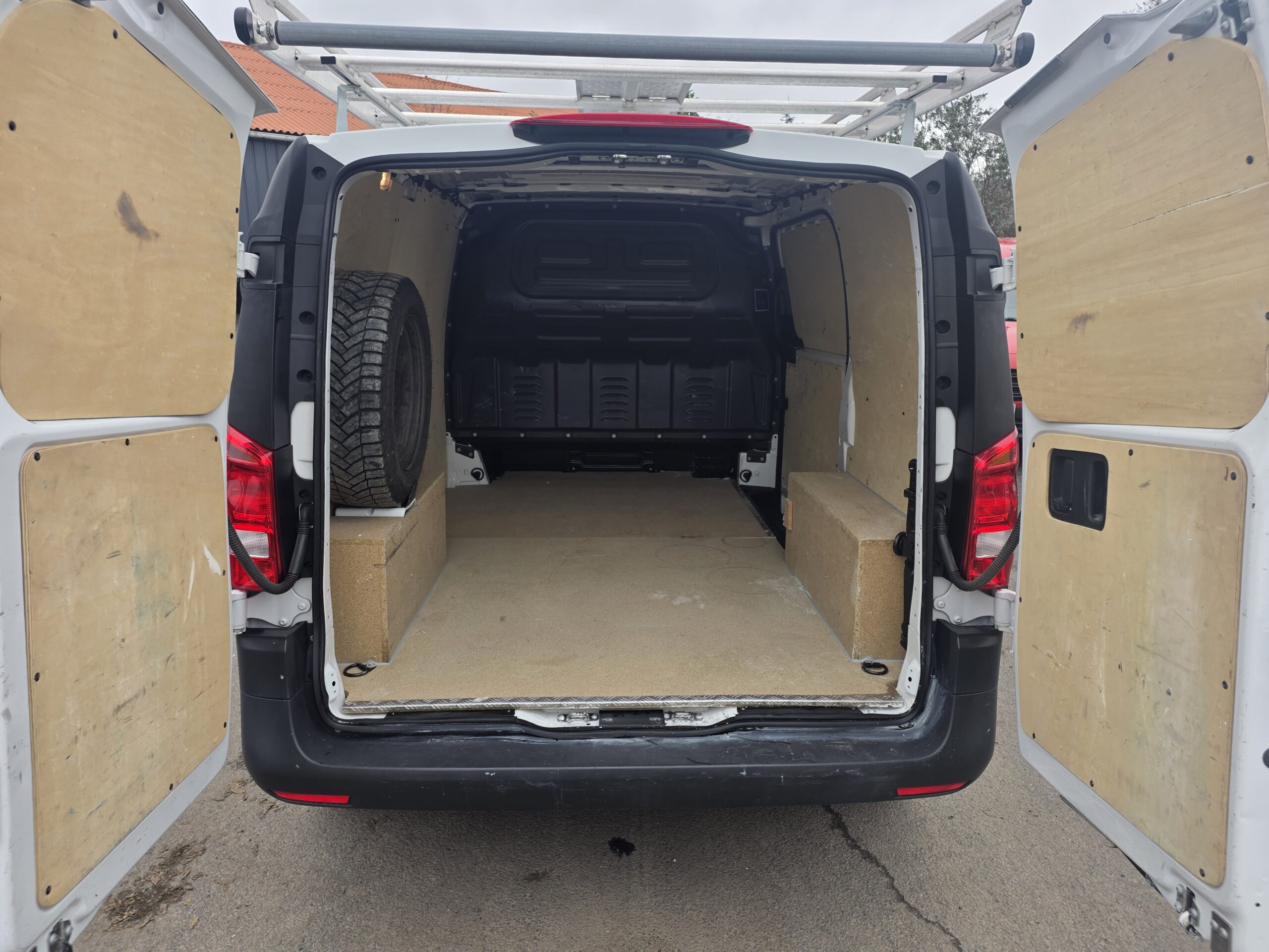 
								MERCEDES VITO  COURT 110CDI moteur Mercedes 1.7 plein									