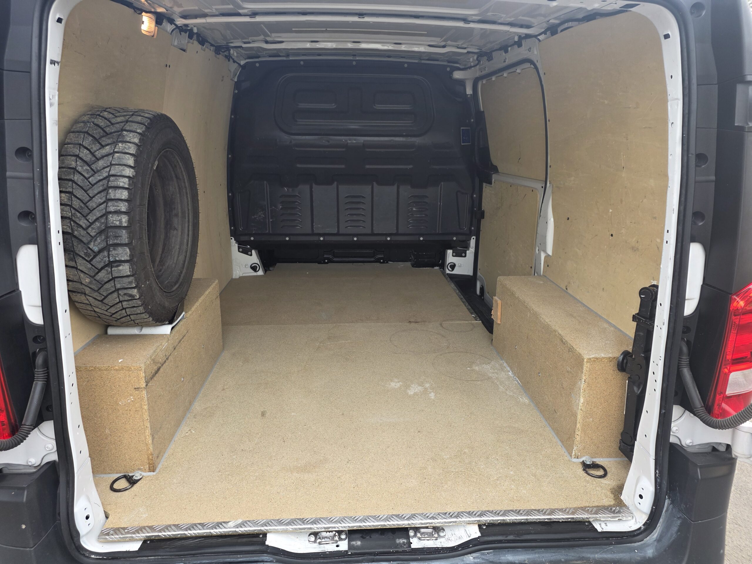 
								MERCEDES VITO  COURT 110CDI moteur Mercedes 1.7 plein									