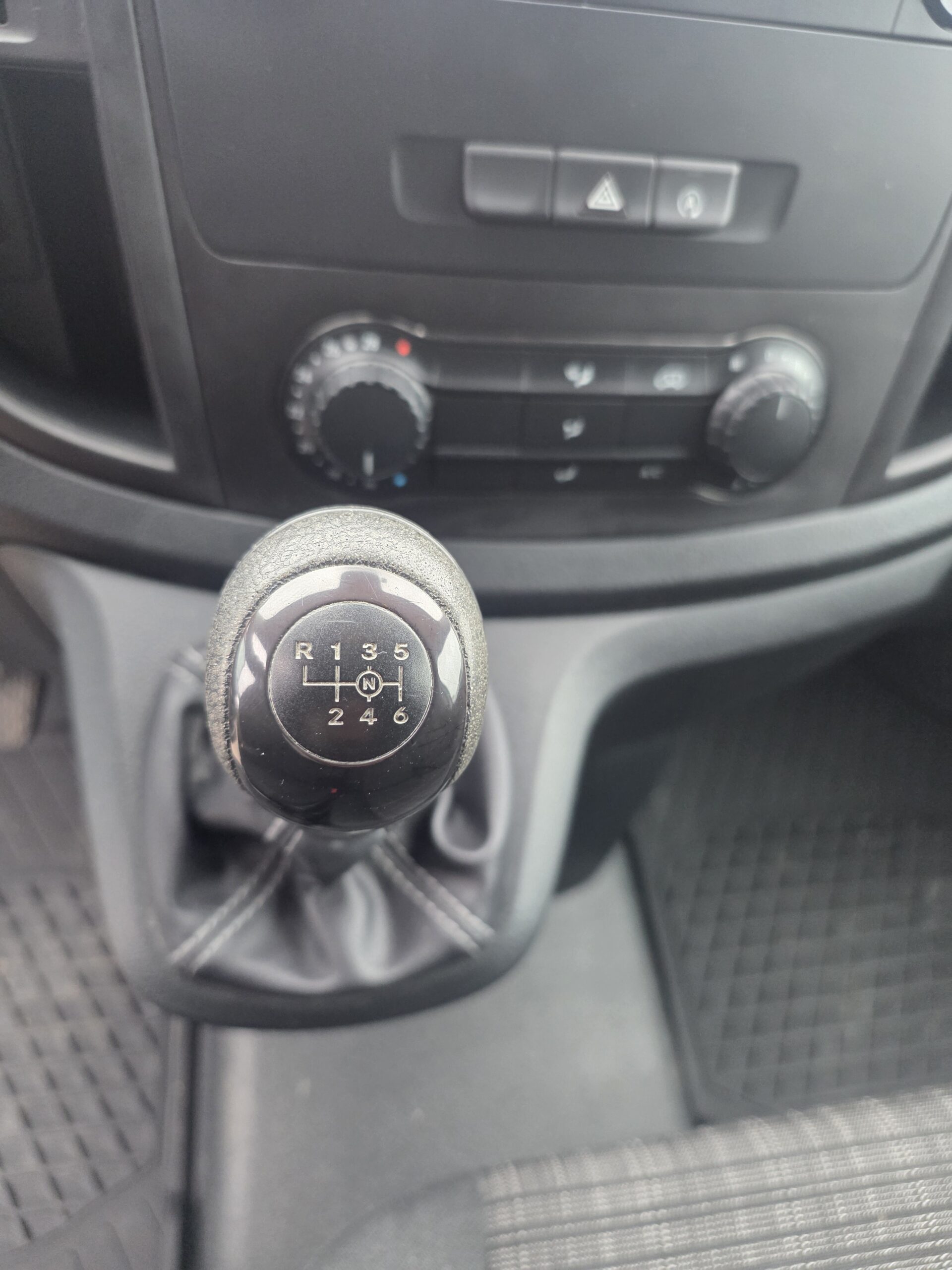 
								MERCEDES VITO  COURT 110CDI moteur Mercedes 1.7 plein									